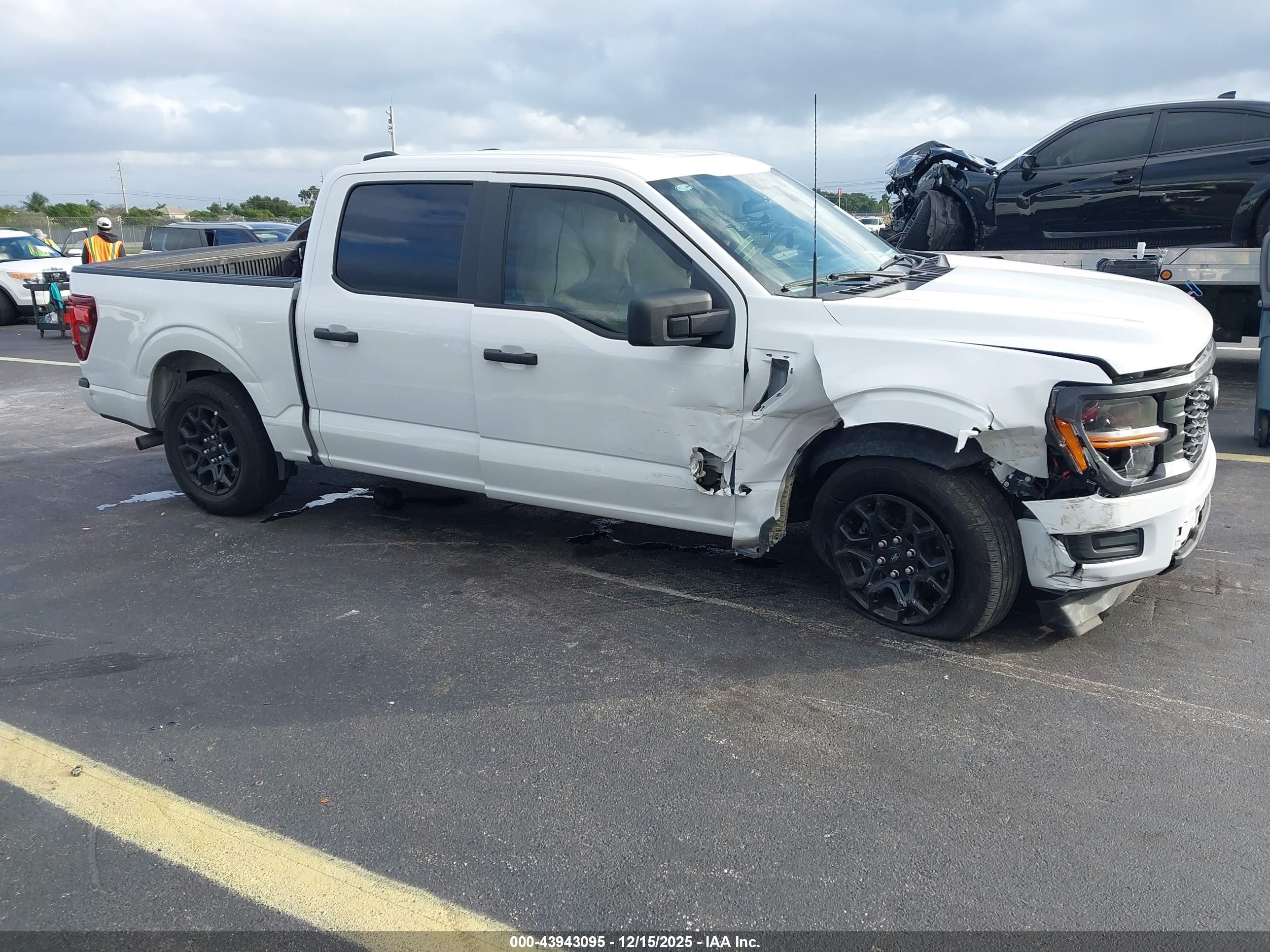 2025 Ford F-150 STX, VIN 1FTEW2KPXSKD34750 — Бок