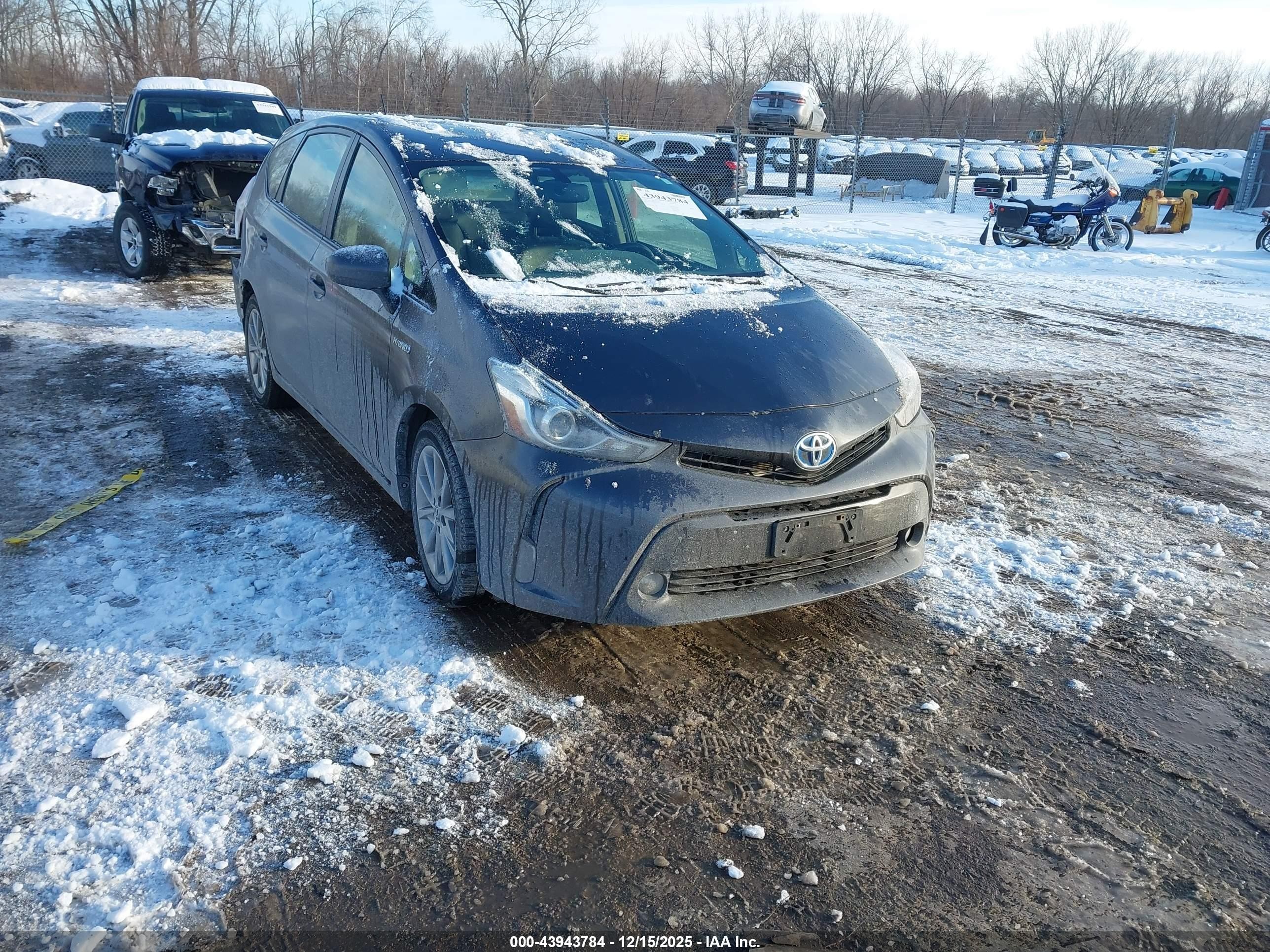 2015 Toyota Prius Three, VIN JTDZN3EU3FJ038976 — Rear end