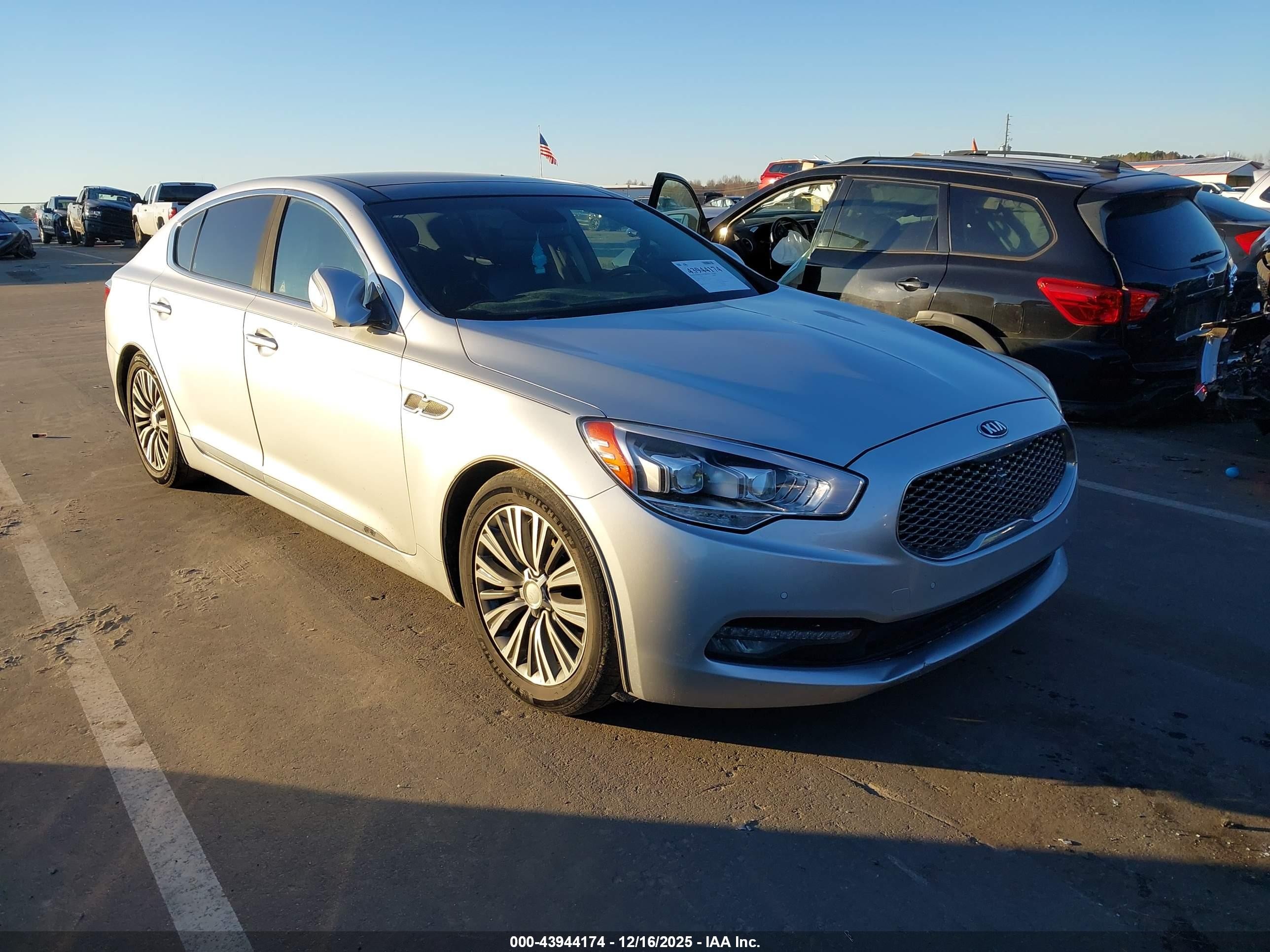 2016 Kia K900 Premium, VIN KNALT4D32G6032100 — Repossession
