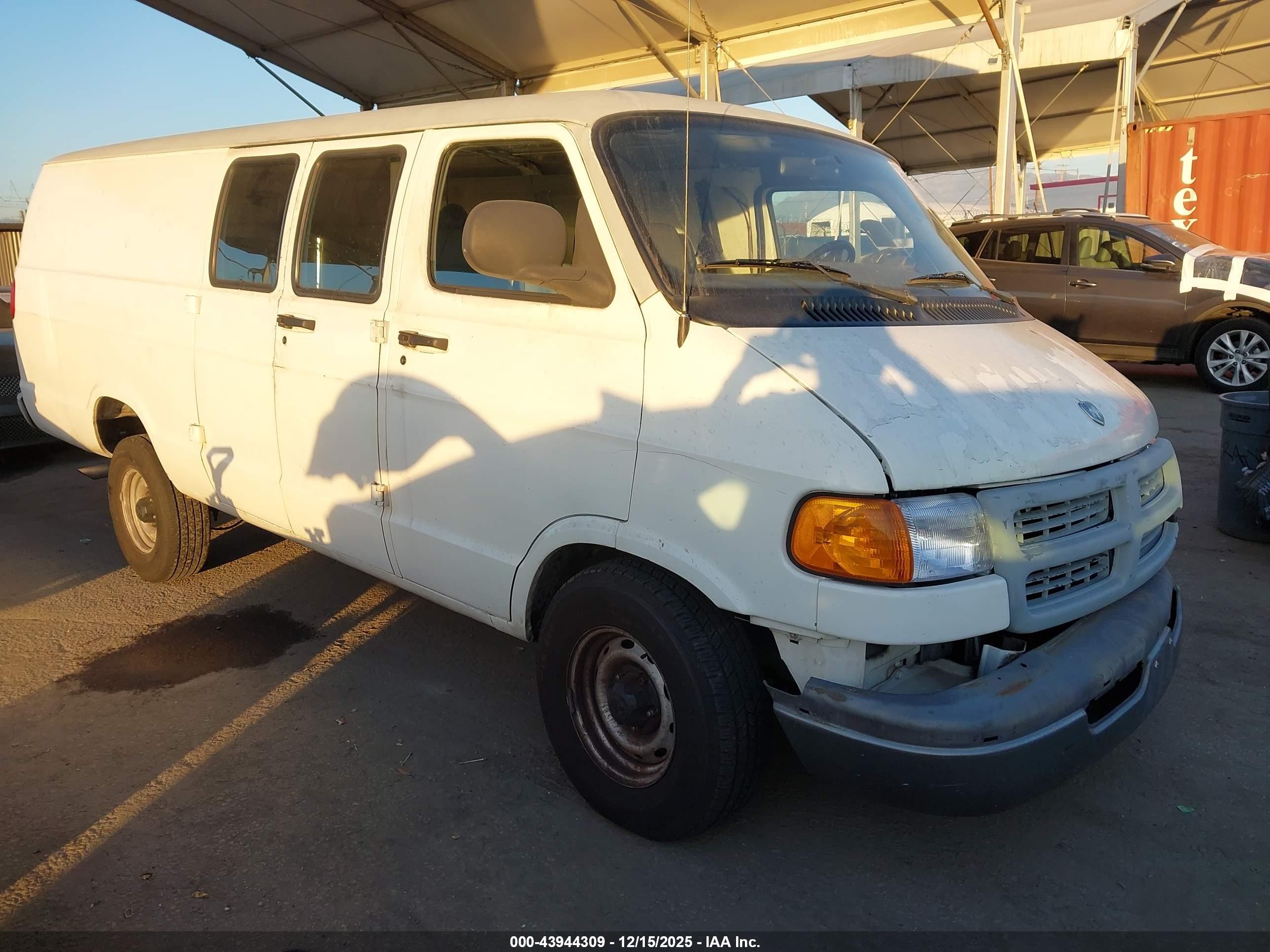 1999 Dodge Cargo, VIN 2B7HB11Y2XK520877 — Front end