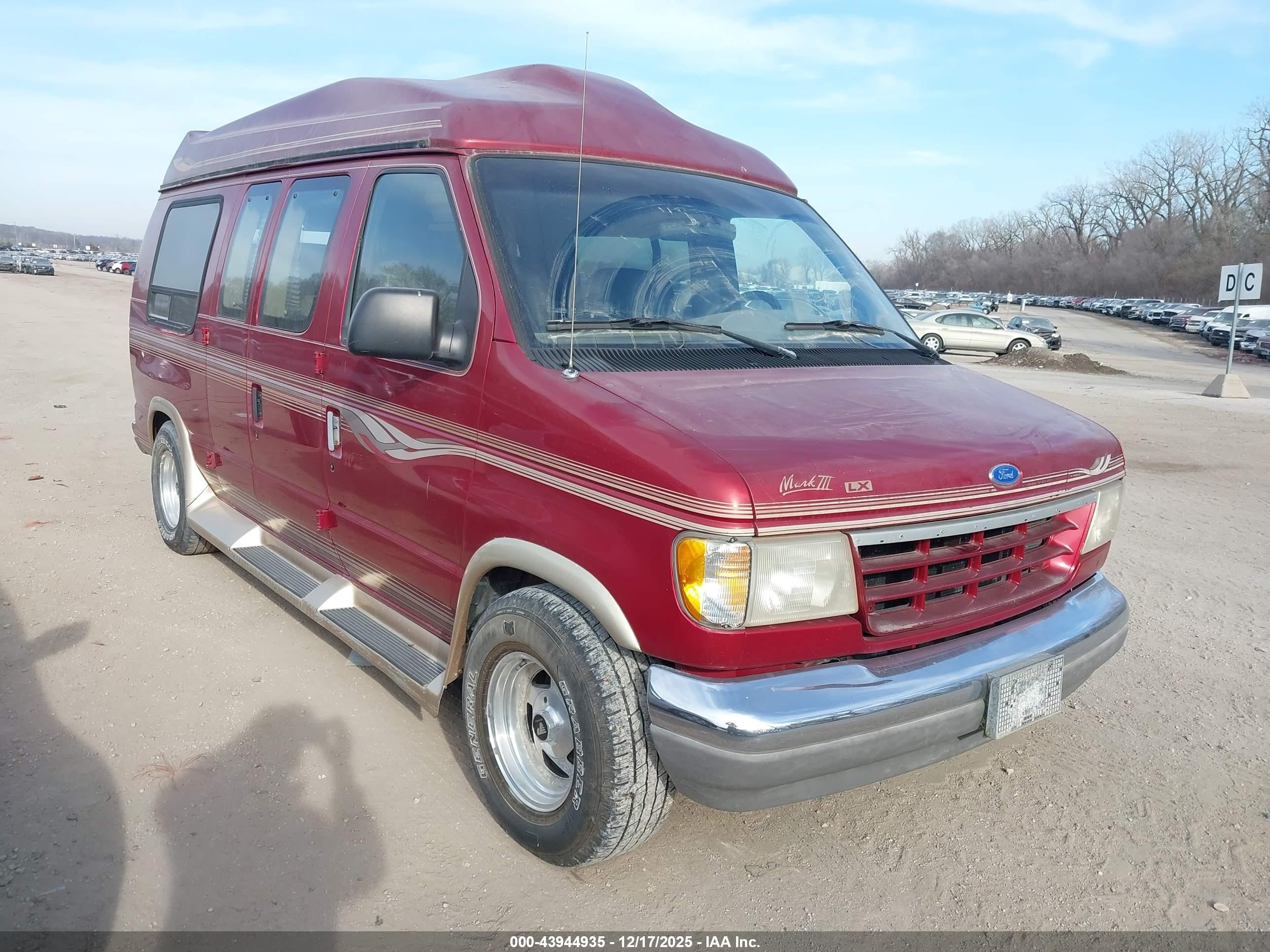 1996 Ford Econoline Cargo, VIN 1FDEE14H0THA39346 — Front end