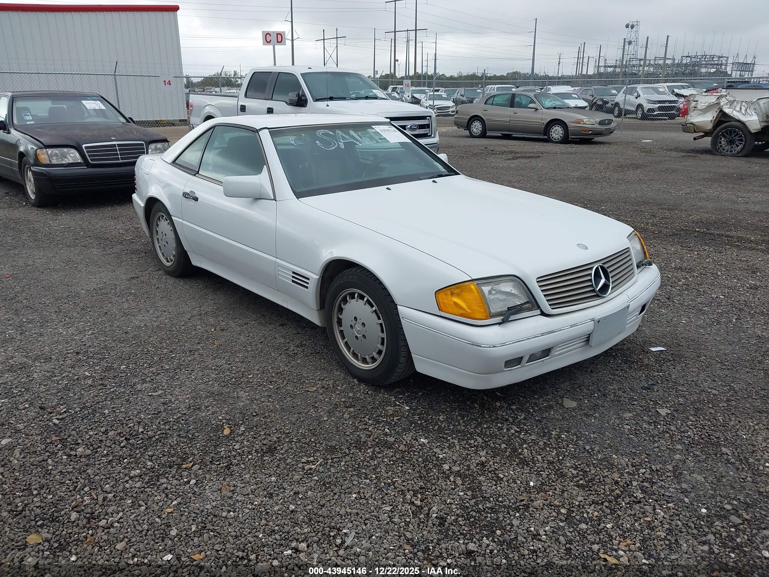 1992 Mercedes-Benz 500, VIN WDBFA66E8NF049107 — Normal wear