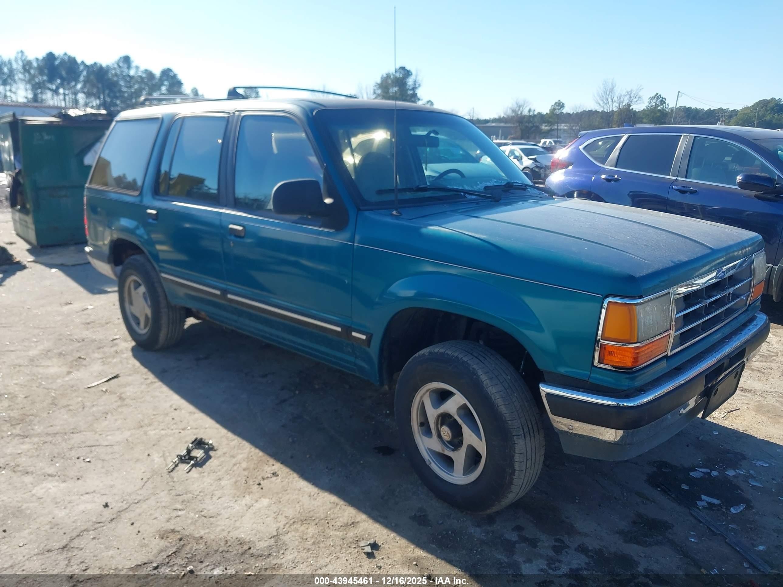 1992 Ford Explorer Eddie Bauer, VIN 1FMDU34X6NUD94954 — Side
