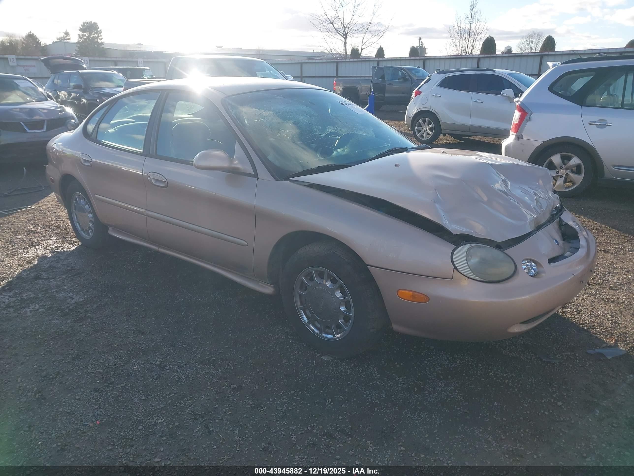 1996 Ford Taurus LX, VIN 1FALP53S4TG196402 — Front end
