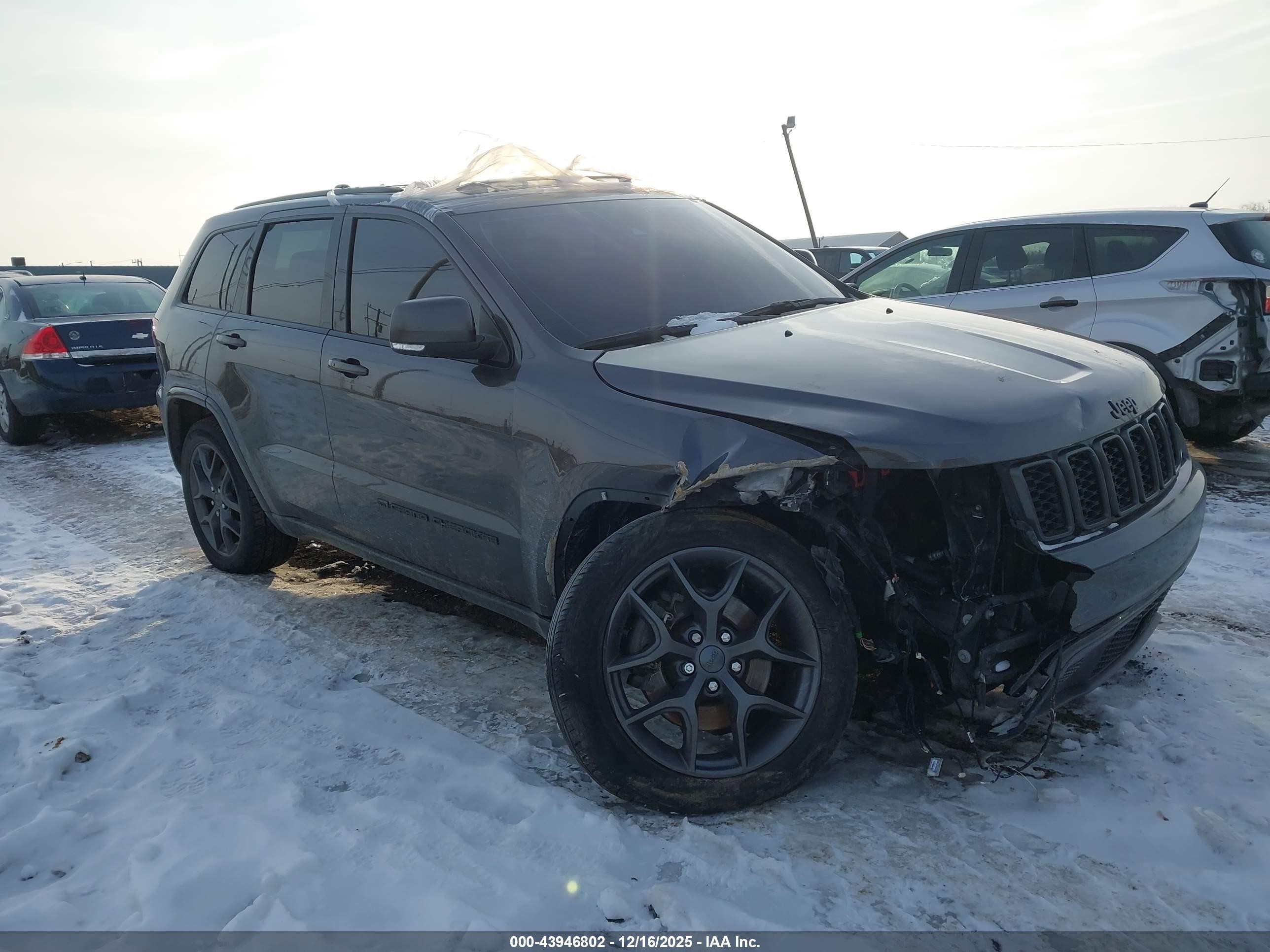 2021 Jeep Grand Cherokee 80th Anniversary, VIN 1C4RJFBG1MC855215 — Front end