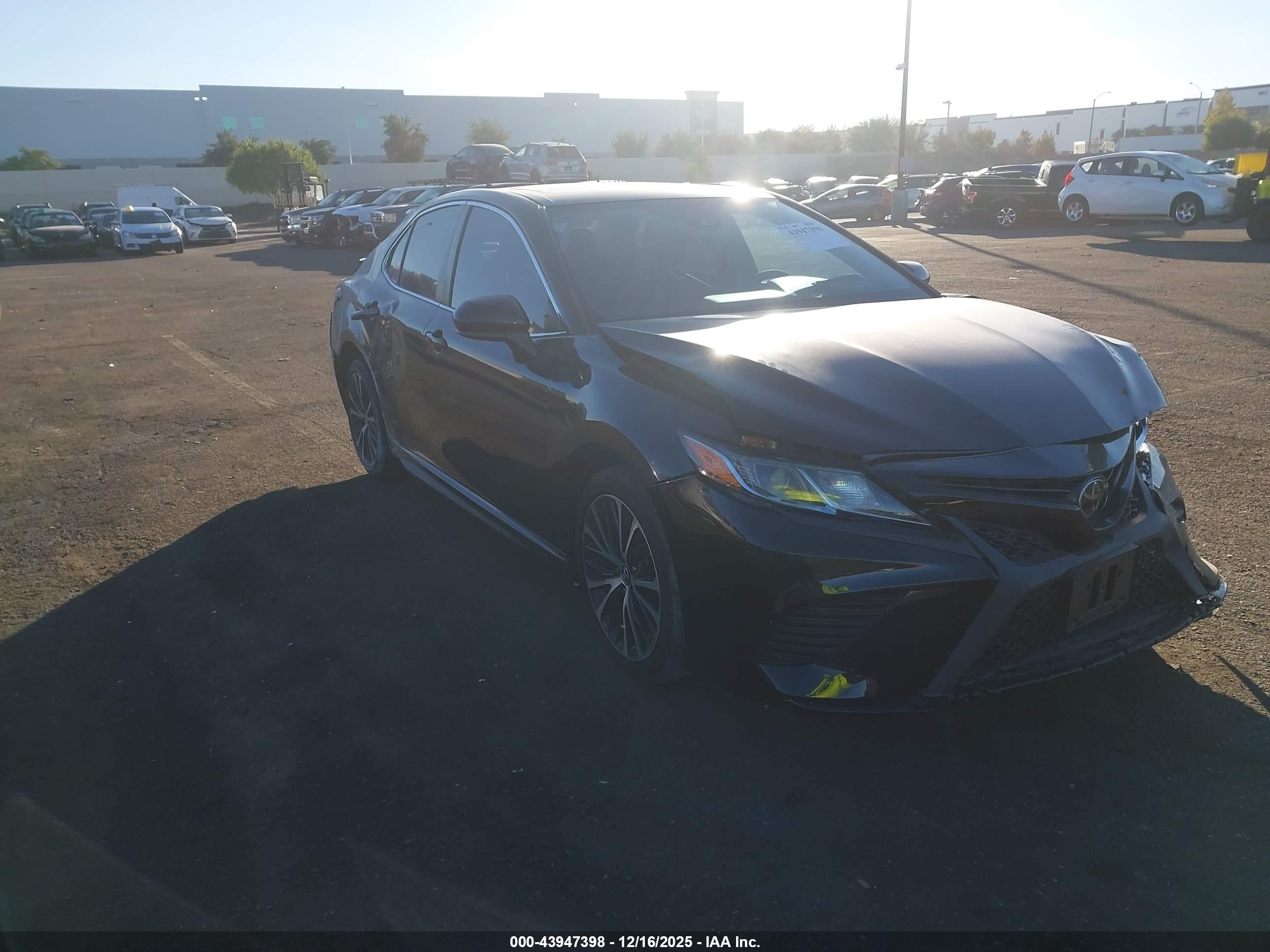 2019 Toyota Camry SE, VIN 4T1B11HK2KU165587 — Rear end