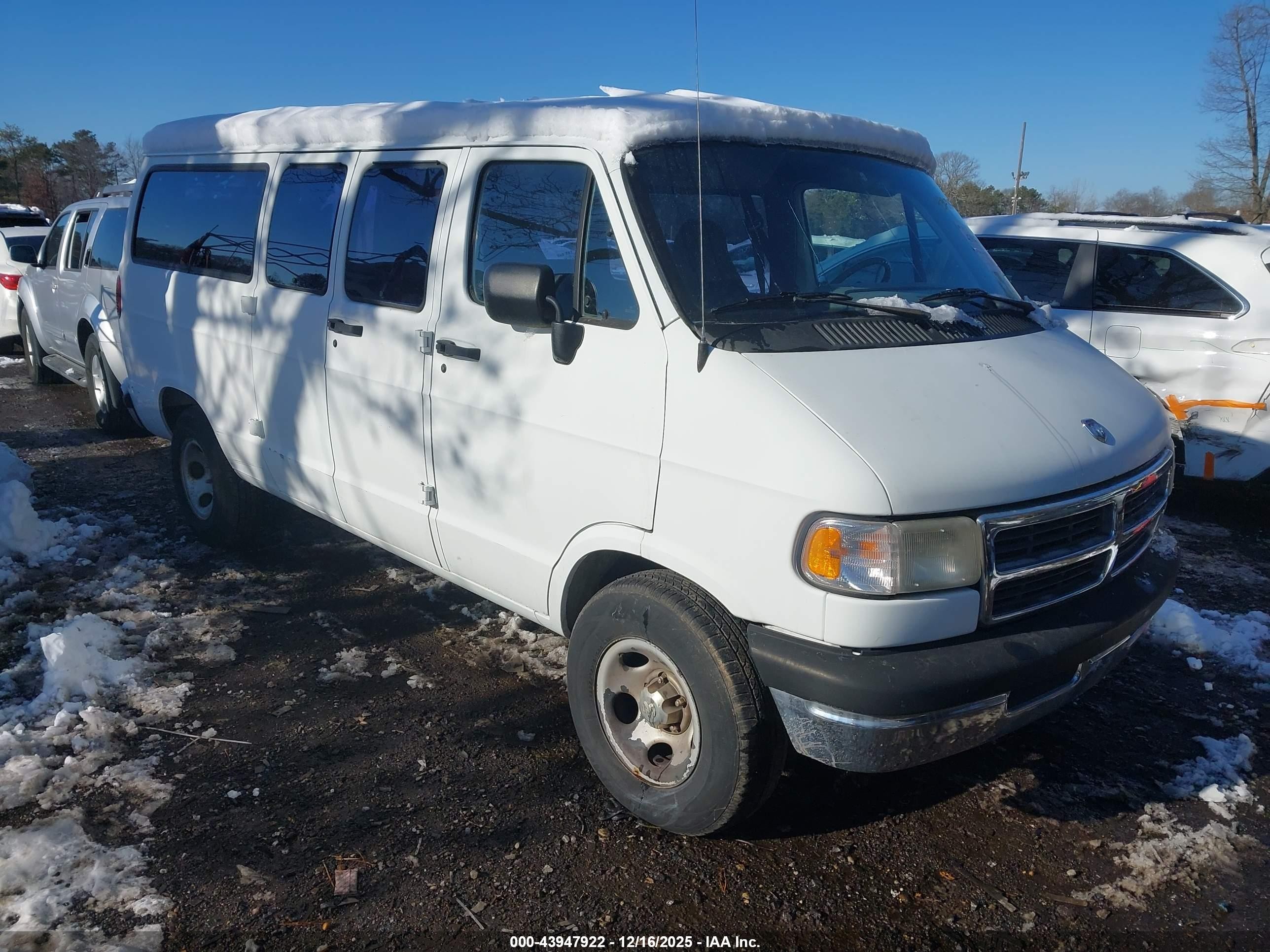 1996 Dodge Passenger, VIN 2B4HB25Y9TK176164 — Фото с аукциона 1 of 5