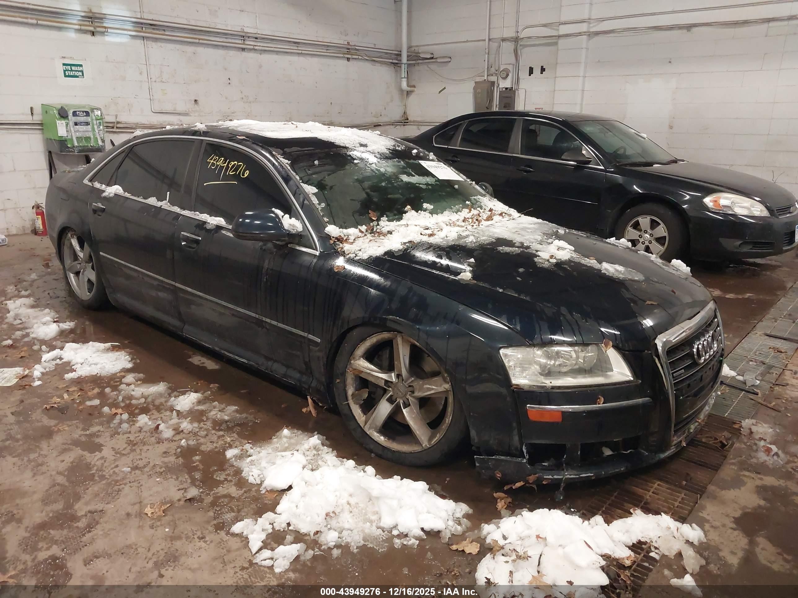 2010 Audi A8, VIN WAURVAFA1AN008592 — Перед