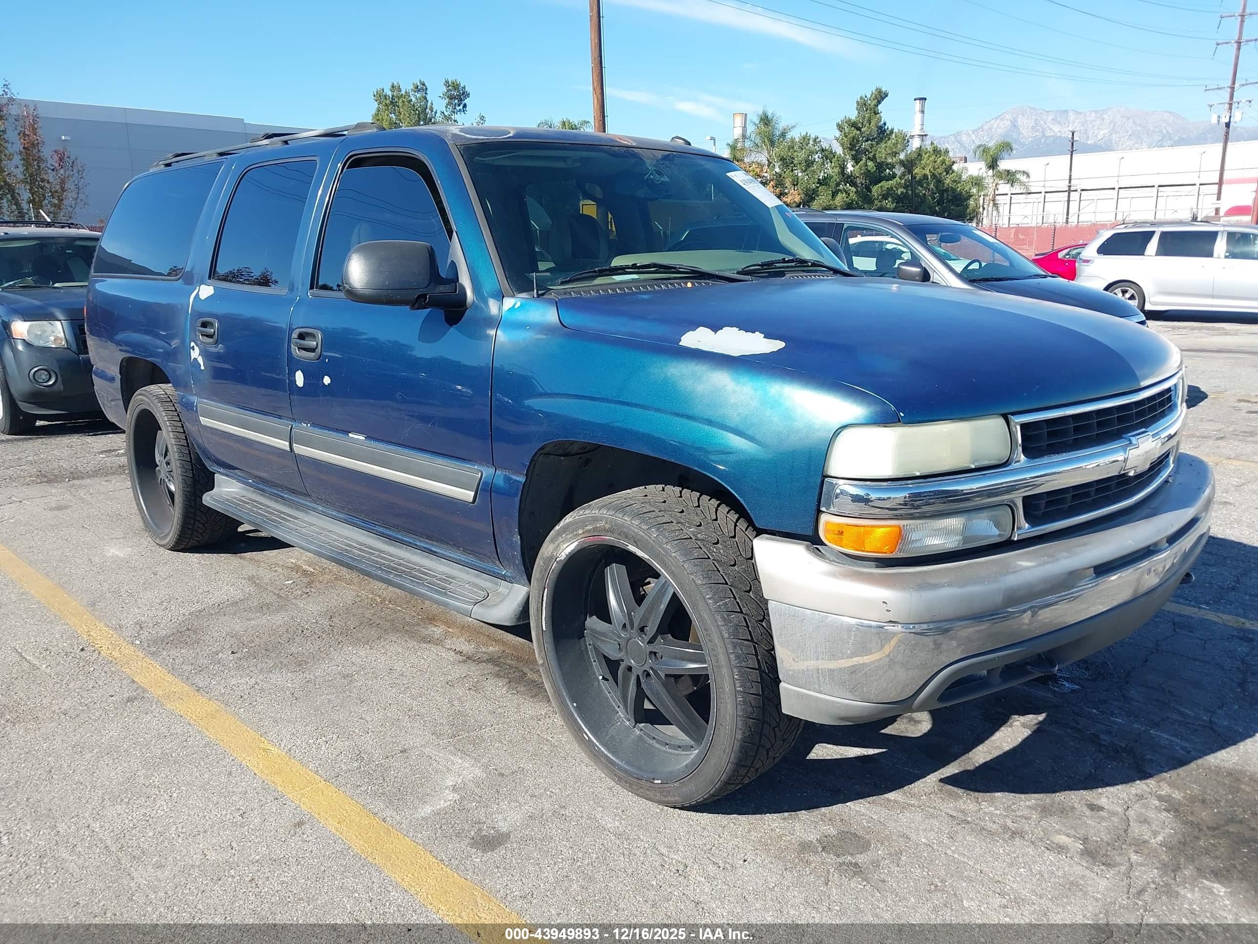 2005 Chevrolet Suburban LS, VIN 1GNEC16Z35J143669 — Side