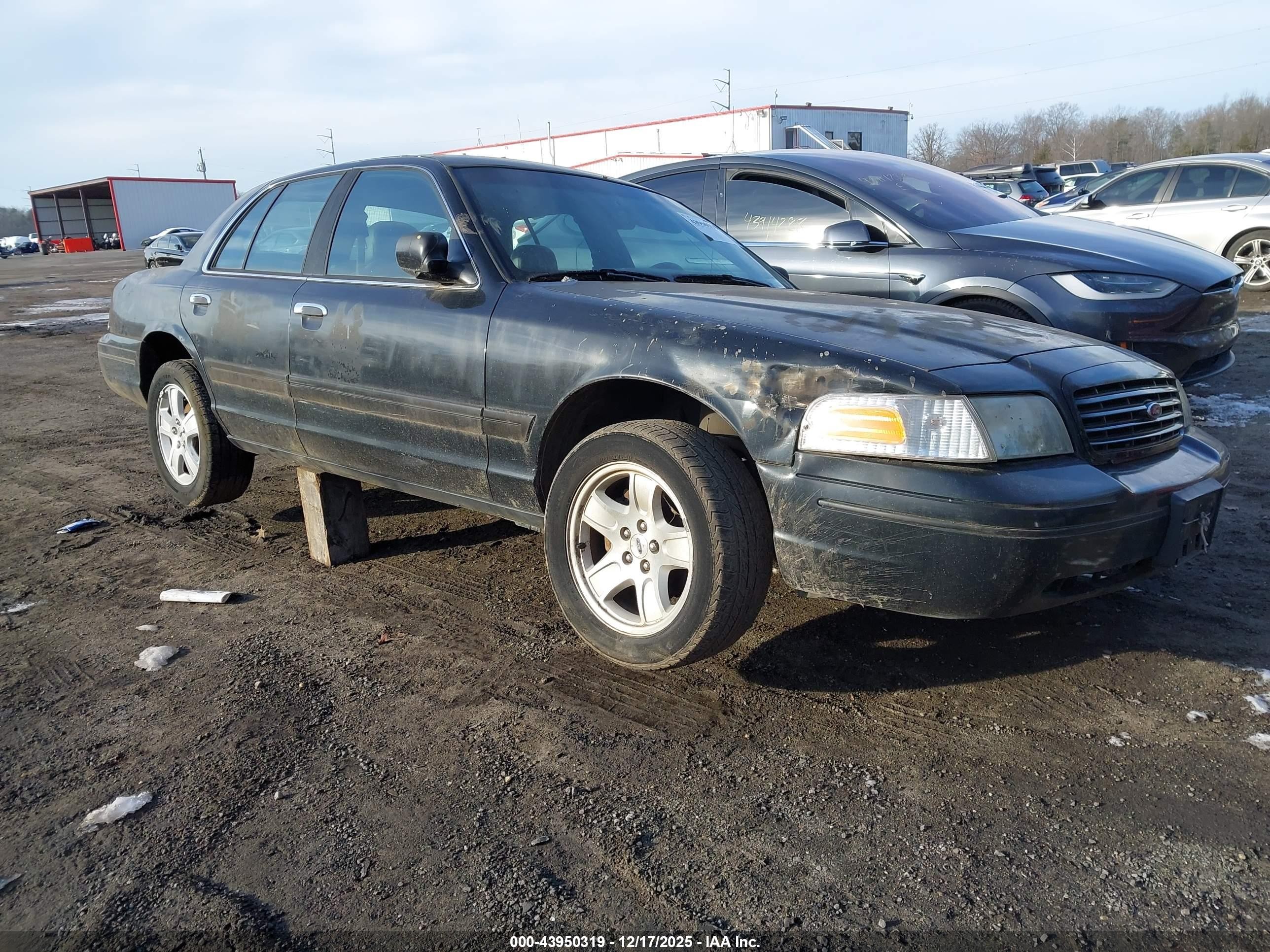 2003 Ford Crown Victoria LX, VIN 2FAHP74W83X144901 — Фото с аукциона