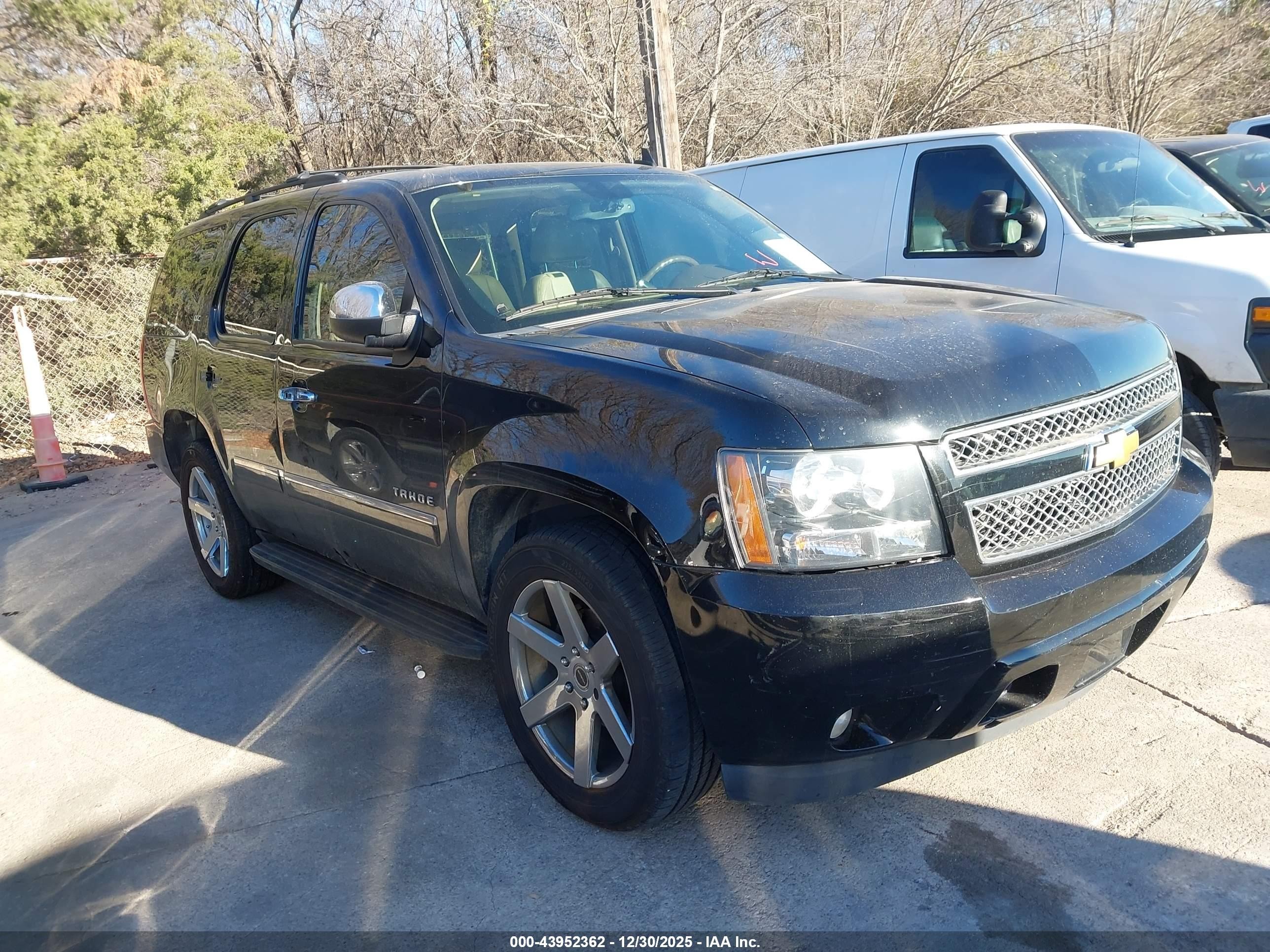 2013 Chevrolet Tahoe LTZ, VIN 1GNSCCE01DR356847 — Side