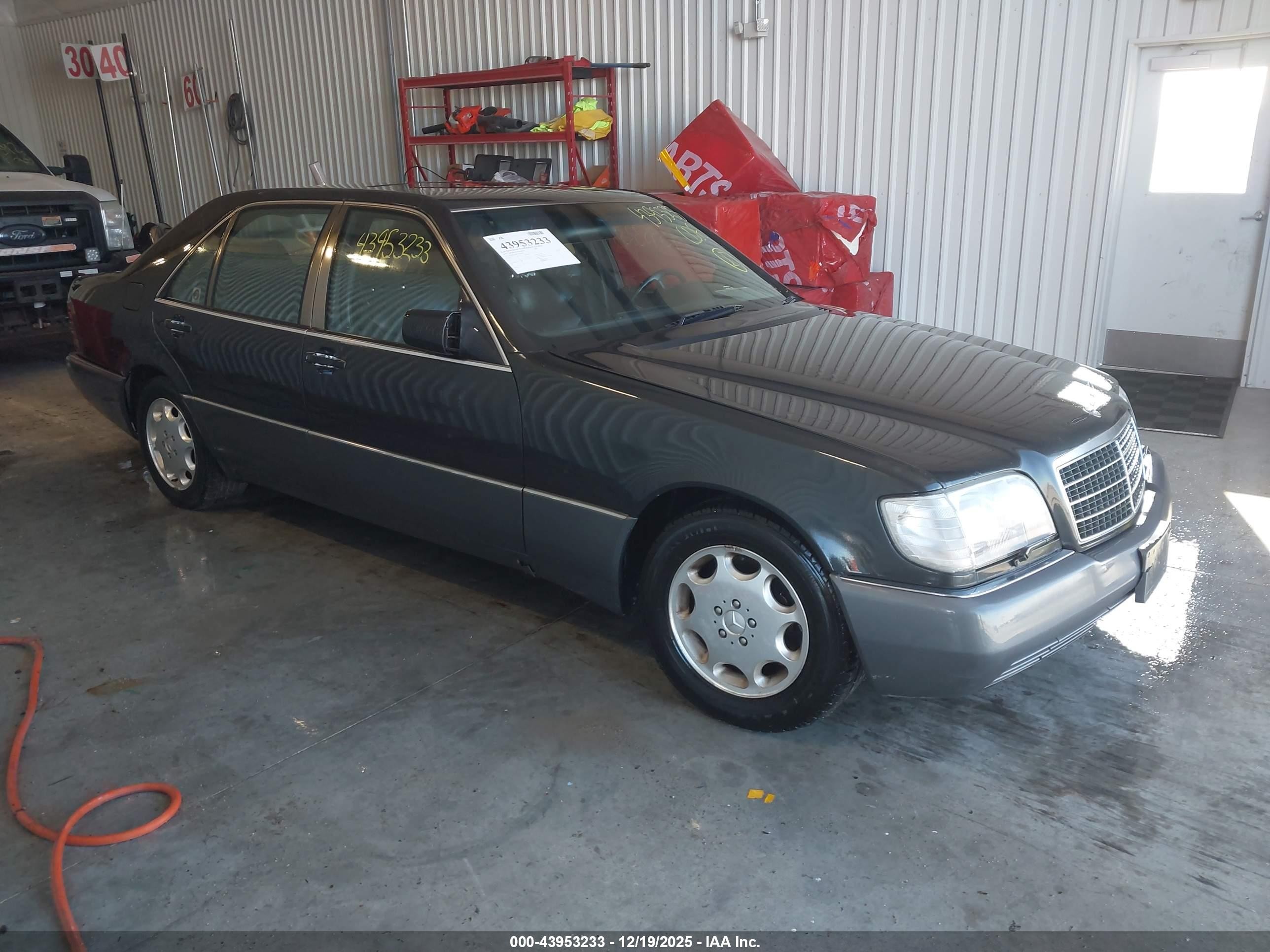 1992 Mercedes-Benz 500, VIN WDBGA51E7NA018093 — Roof