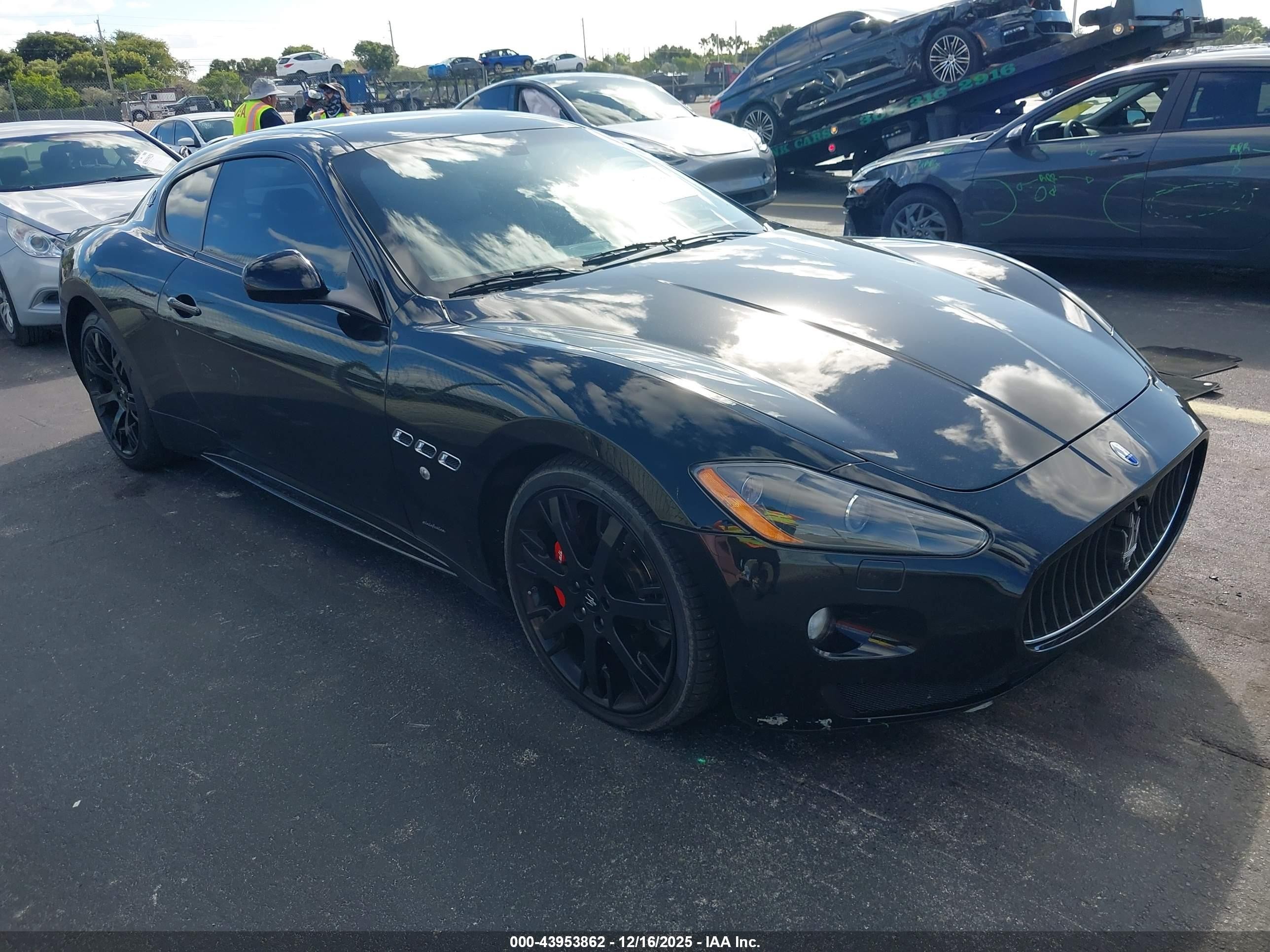 2011 Maserati GranTurismo S, VIN ZAM45KLA0B0058384 — Side