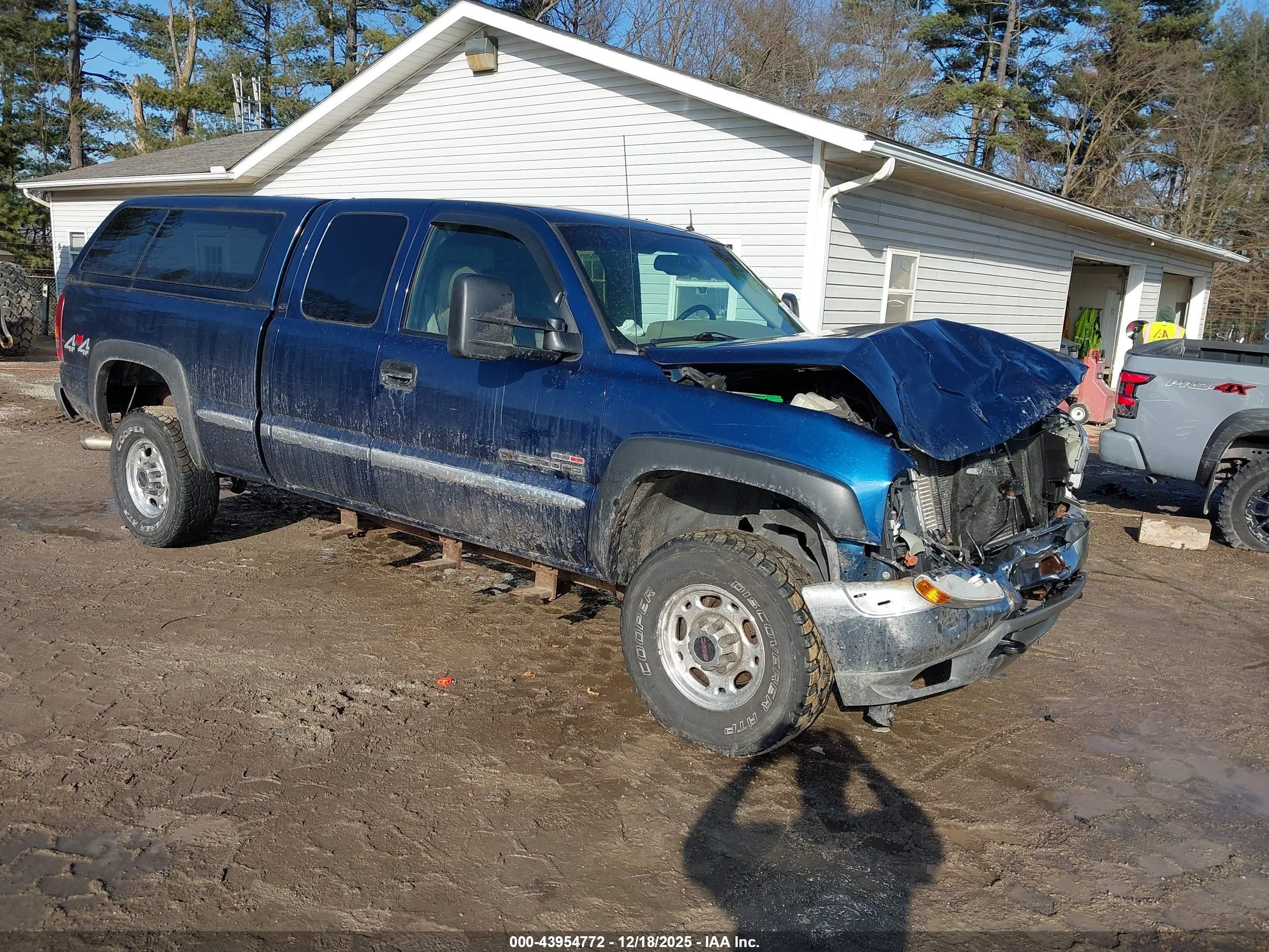 2002 GMC Sierra 2500HD SLE, VIN 1GTHK29132E117081 — Front end