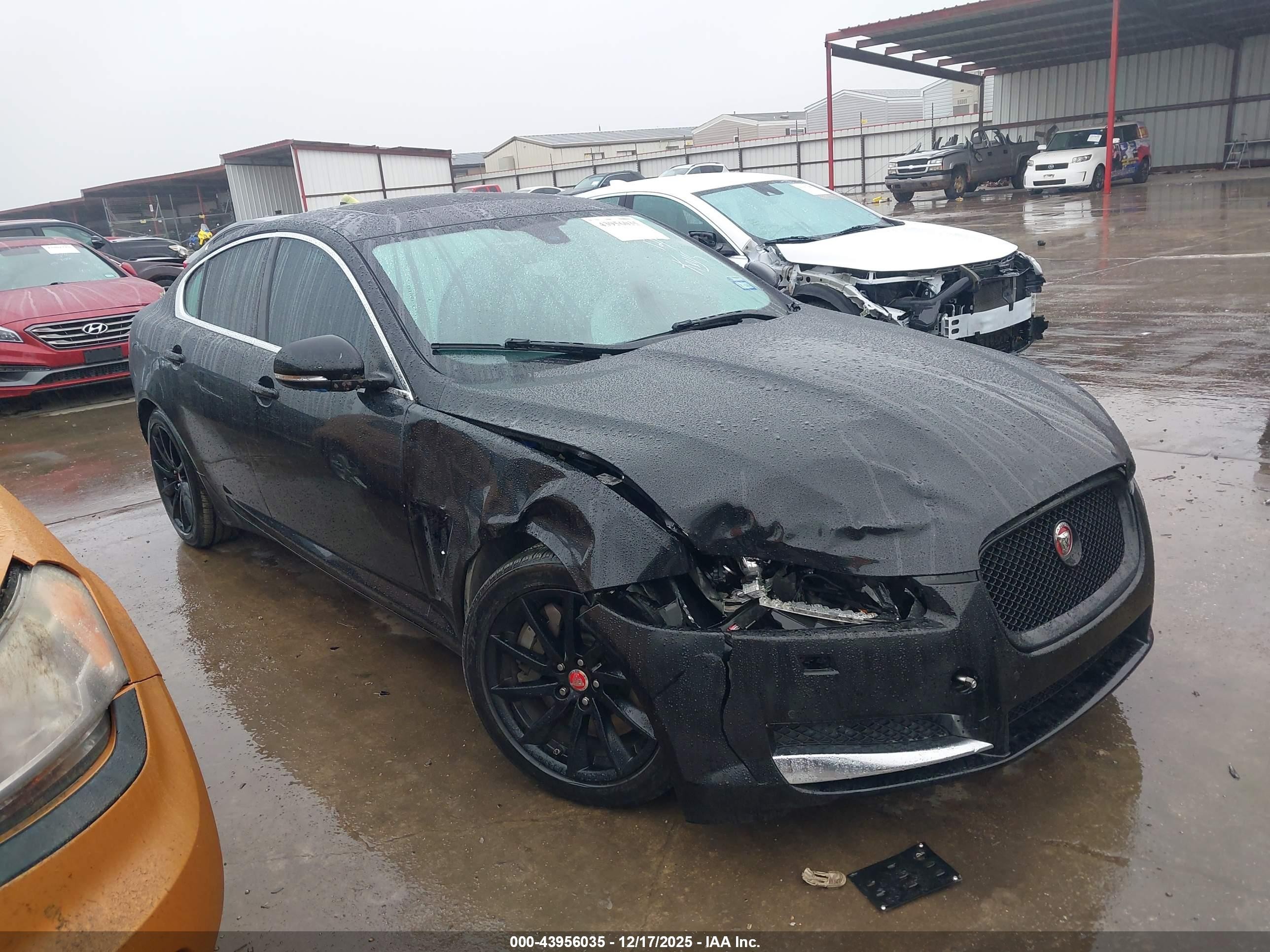 2015 Jaguar XF T Premium, VIN SAJWA0FS0FPU64374 — Front end