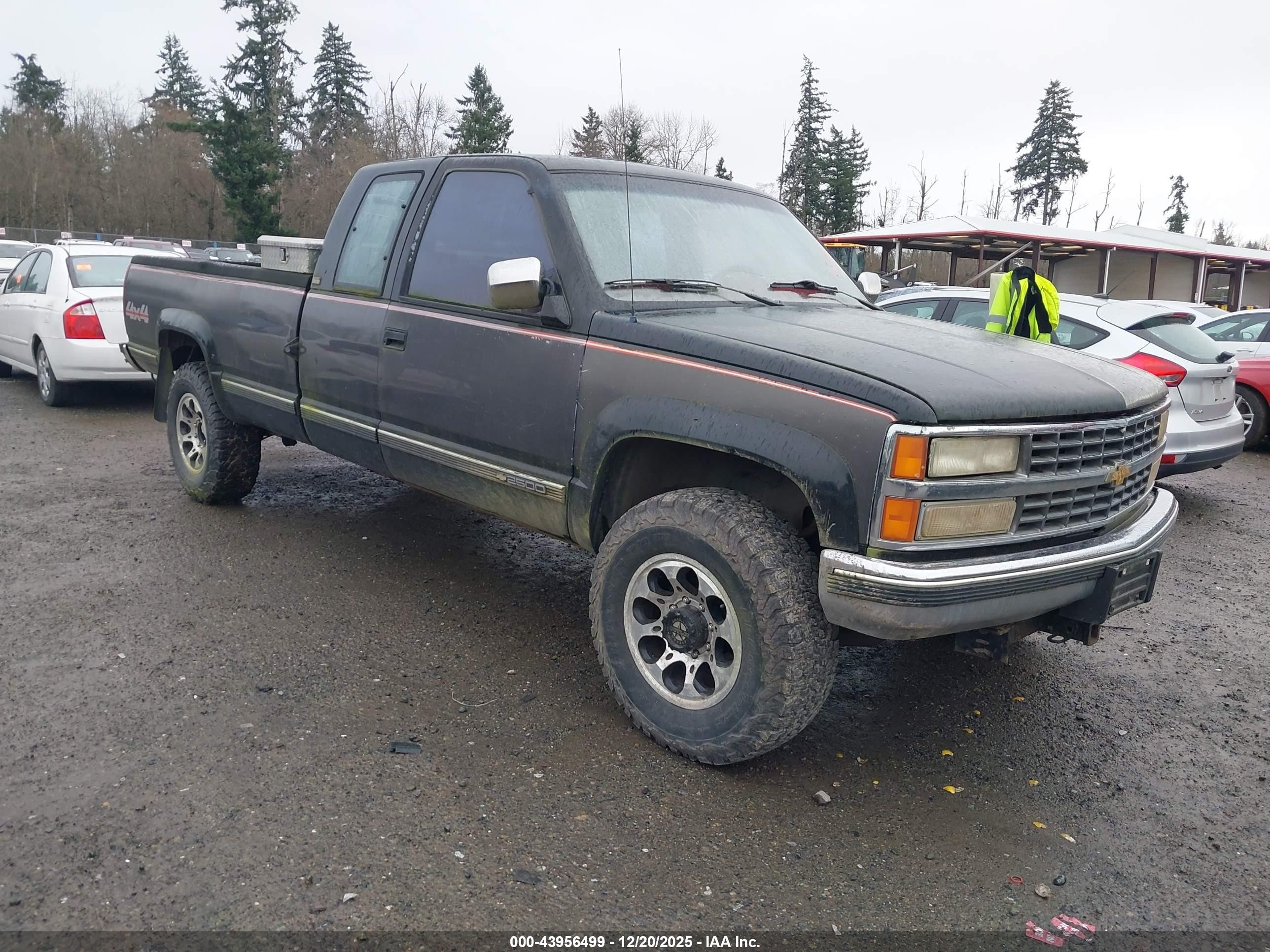 1991 Chevrolet K2500, VIN 2GCGK29K5M1114594 — Roof
