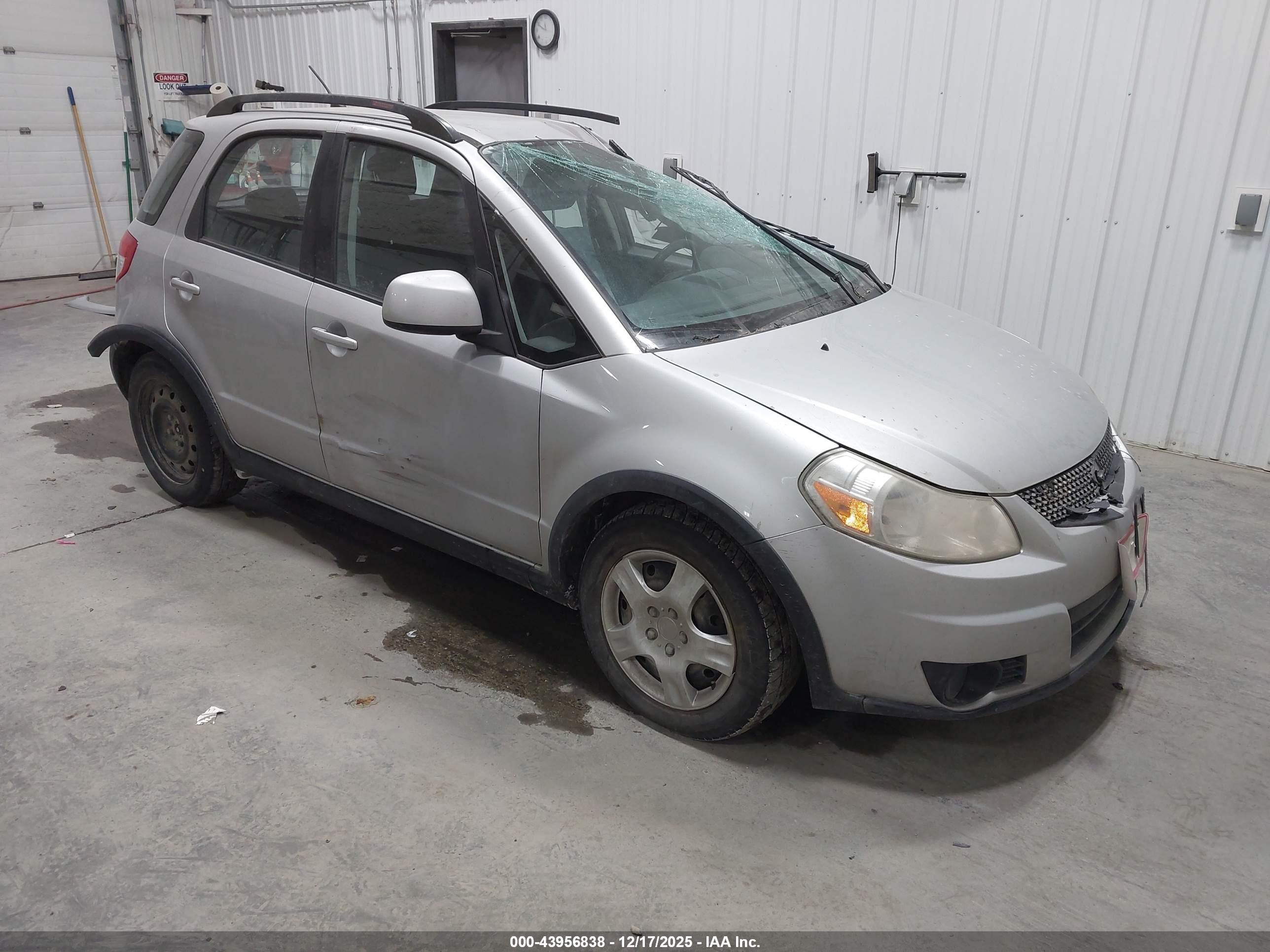 2010 Suzuki SX4, VIN JS2YB5A36A6310175 — Roof