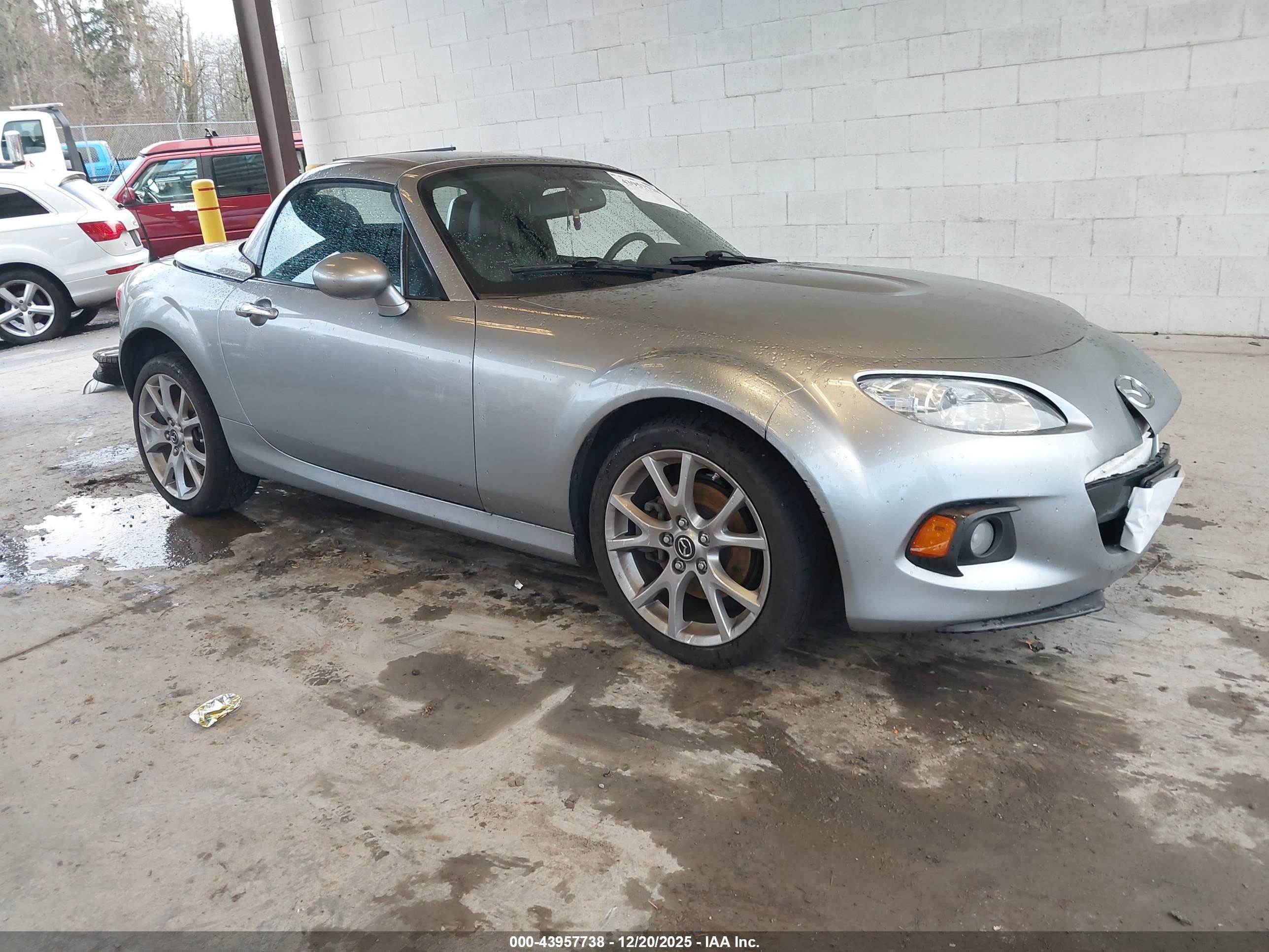 2014 Mazda MX-5 Miata Grand Touring, VIN JM1NC2PF9E0236821 — Side