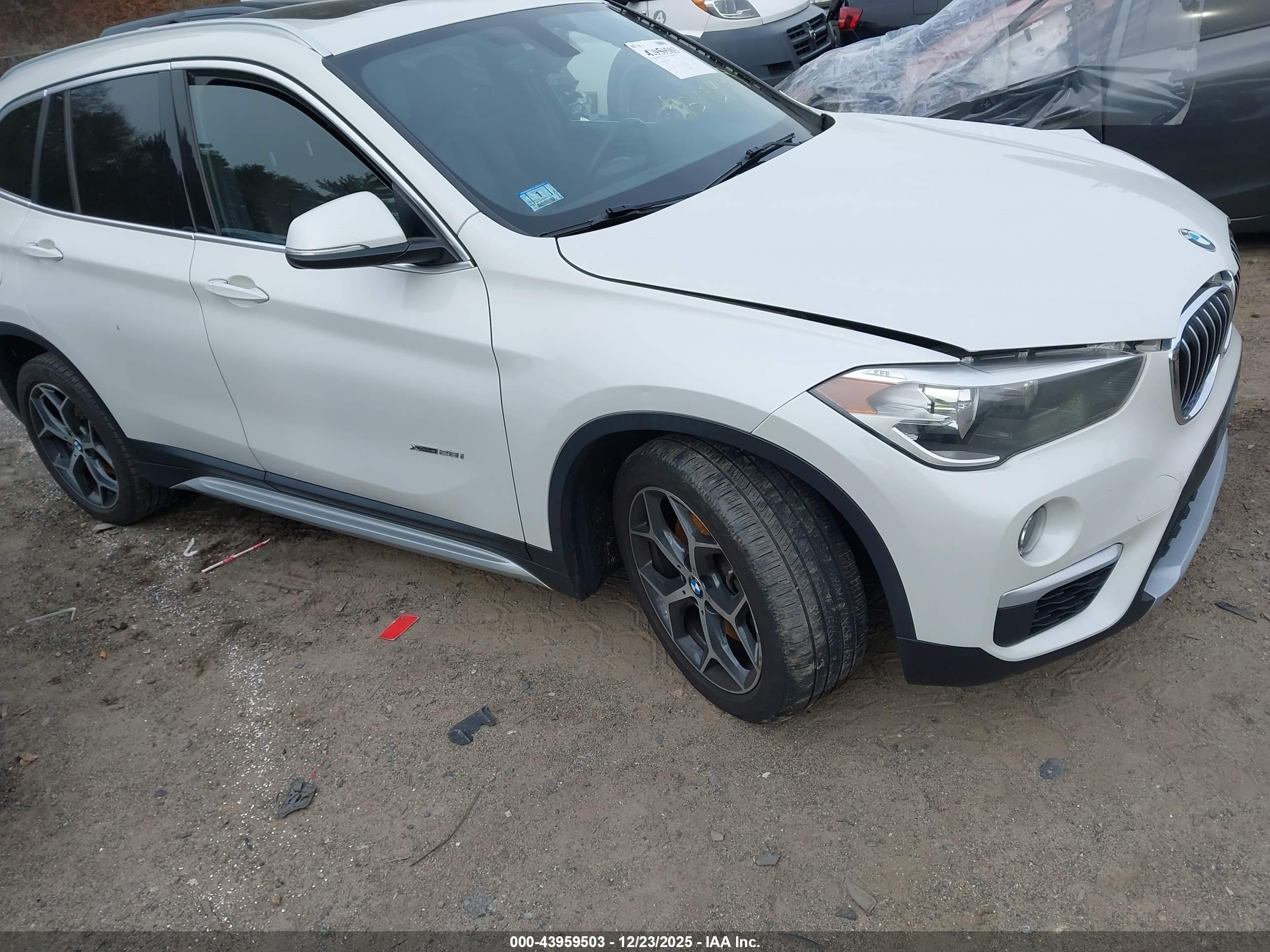 2018 BMW X1 xDrive28i, VIN WBXHT3C36J5F88899 — Front end