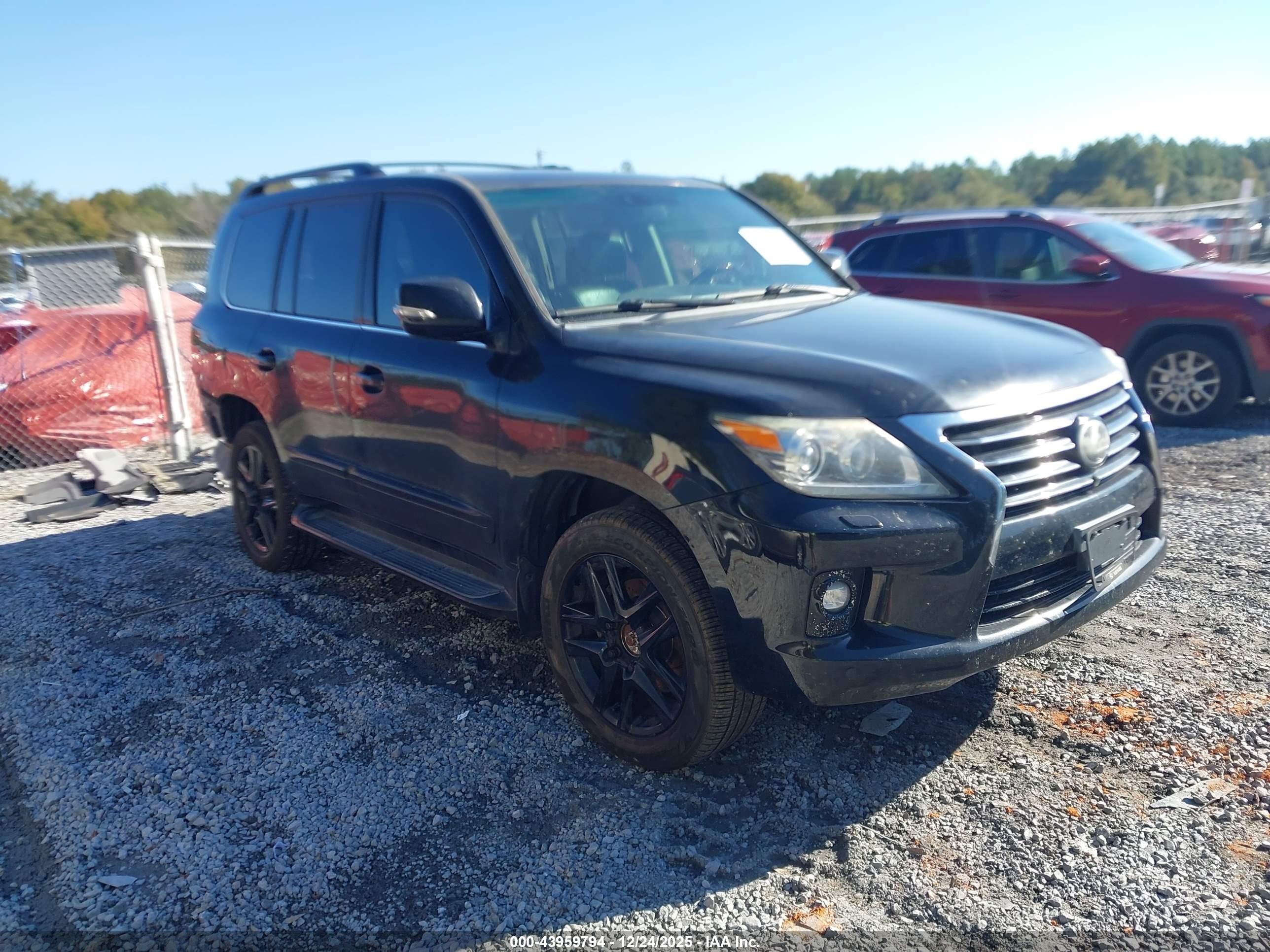 2014 Lexus LX 570, VIN JTJHY7AX2E4153721 — Rear end