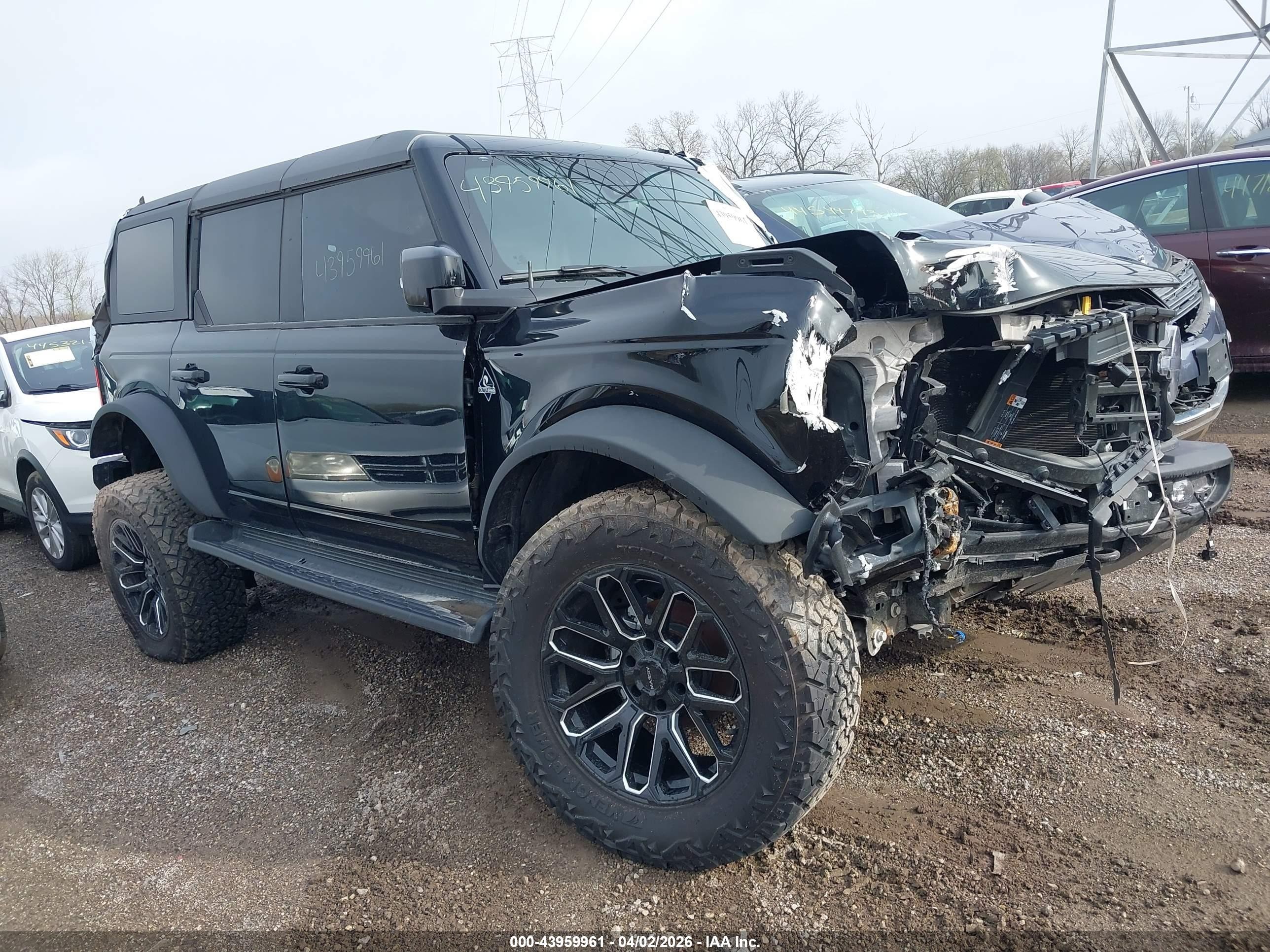 2025 Ford Bronco Outer Banks, VIN 1FMEE8BP3SLB01644 — Front end
