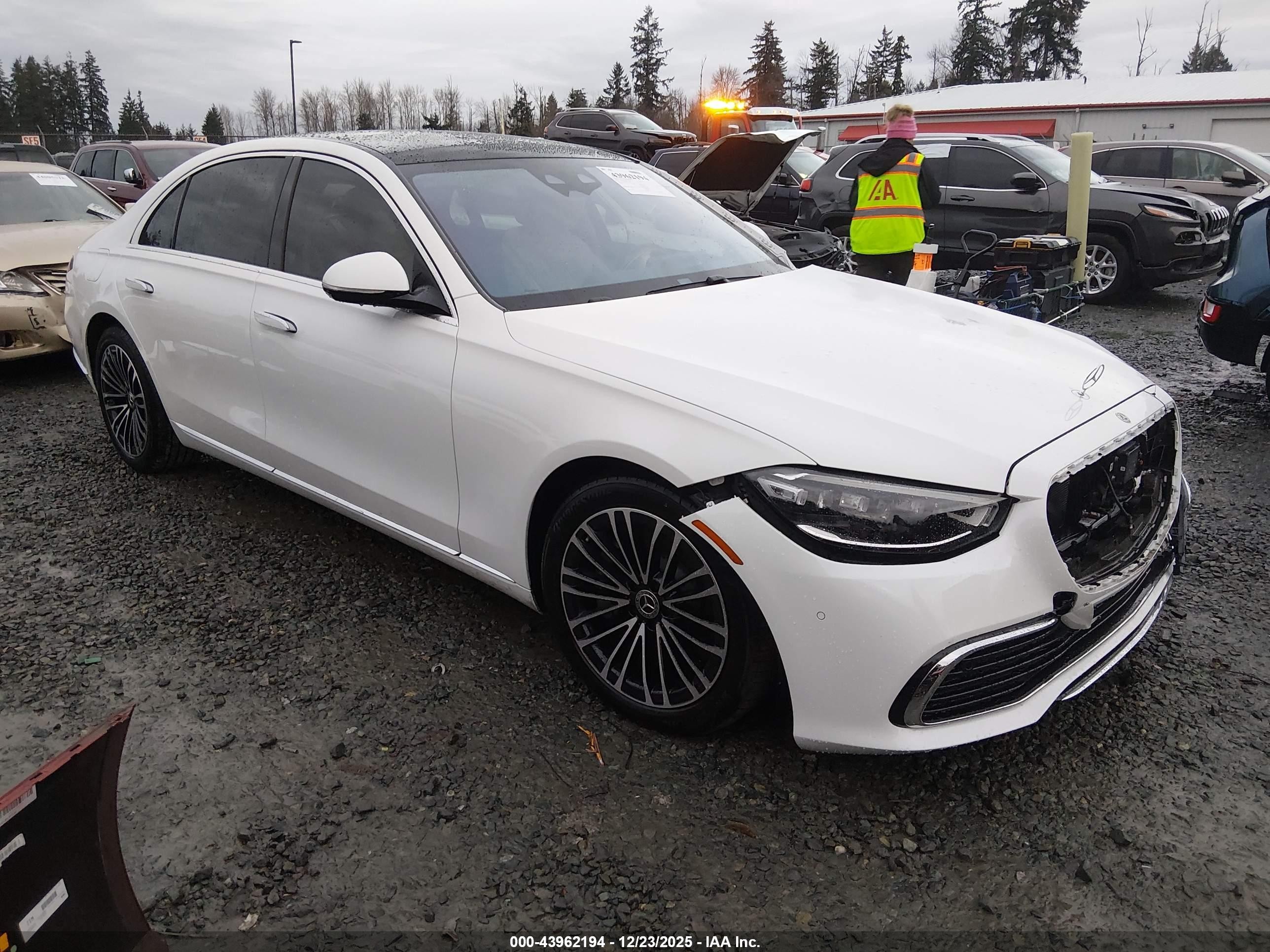 2024 Mercedes-Benz S 580e, VIN W1K6G6KB8RA301765 — Front end