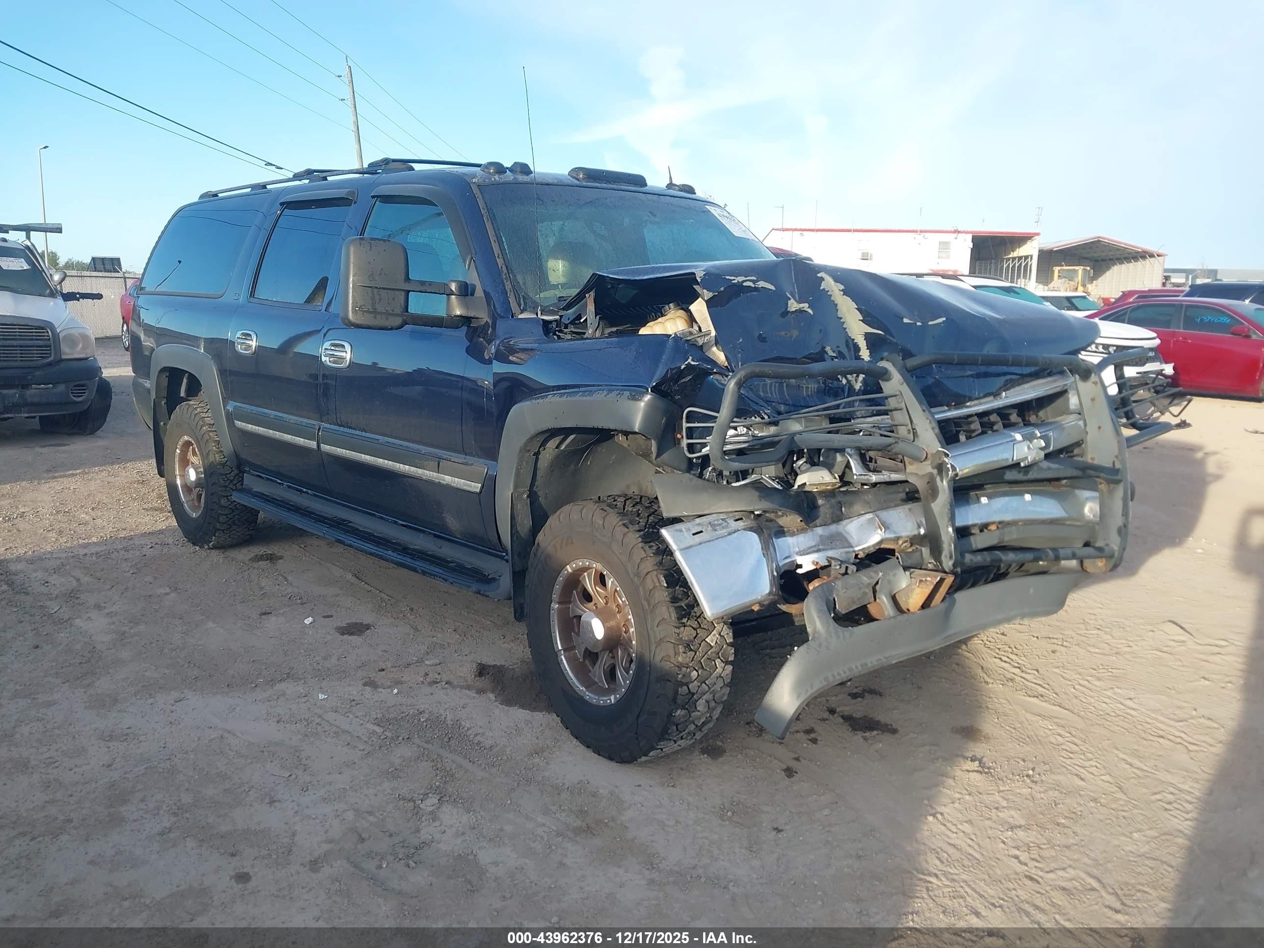 2005 Chevrolet Suburban LT, VIN 3GNGK26G35G189939 — Front end