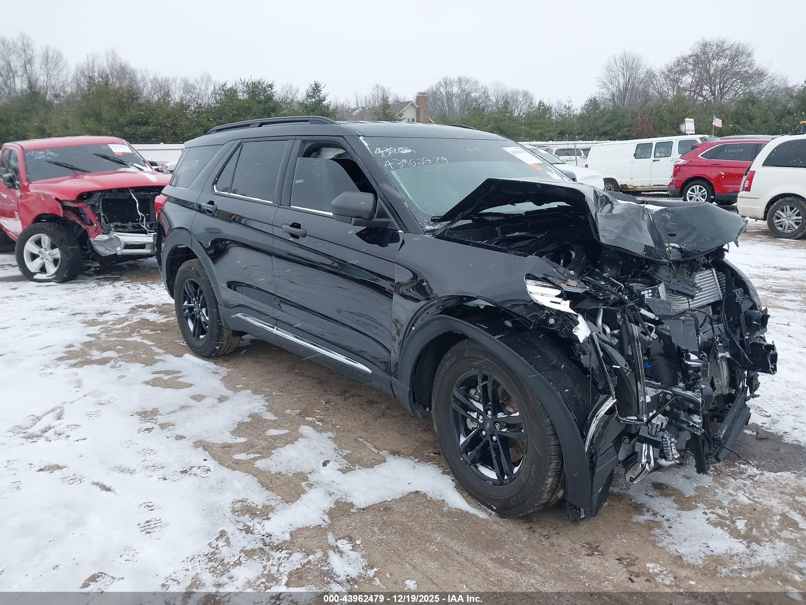 2024 Ford Explorer XLT, VIN 1FMSK8DH6RGA79708 — Перед