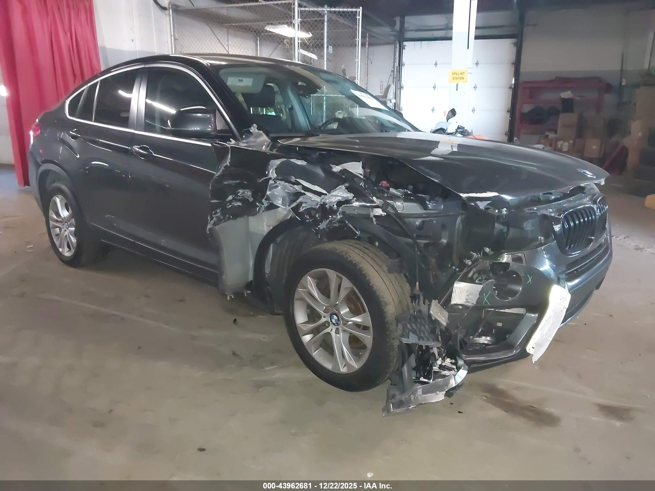 2017 BMW X4 xDrive28i, VIN 5UXXW3C50H0R23448 — Front end