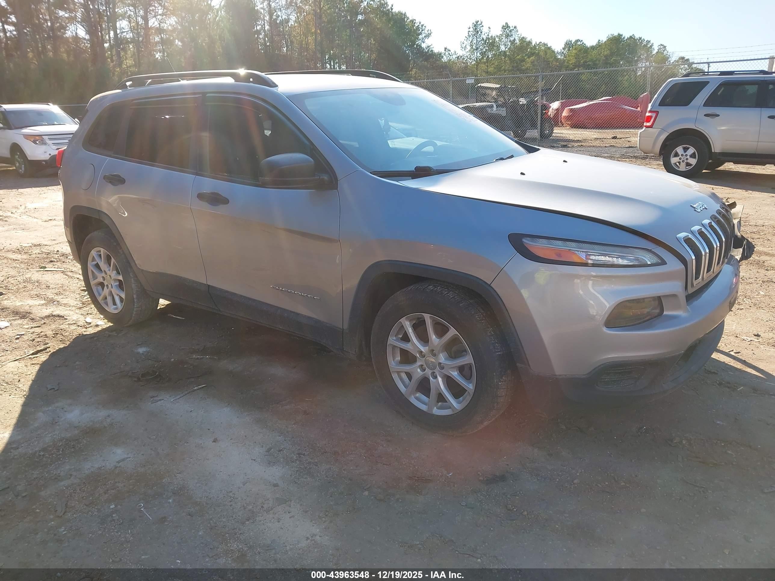 2016 Jeep Cherokee Sport, VIN 1C4PJLAB3GW159664 — Front end