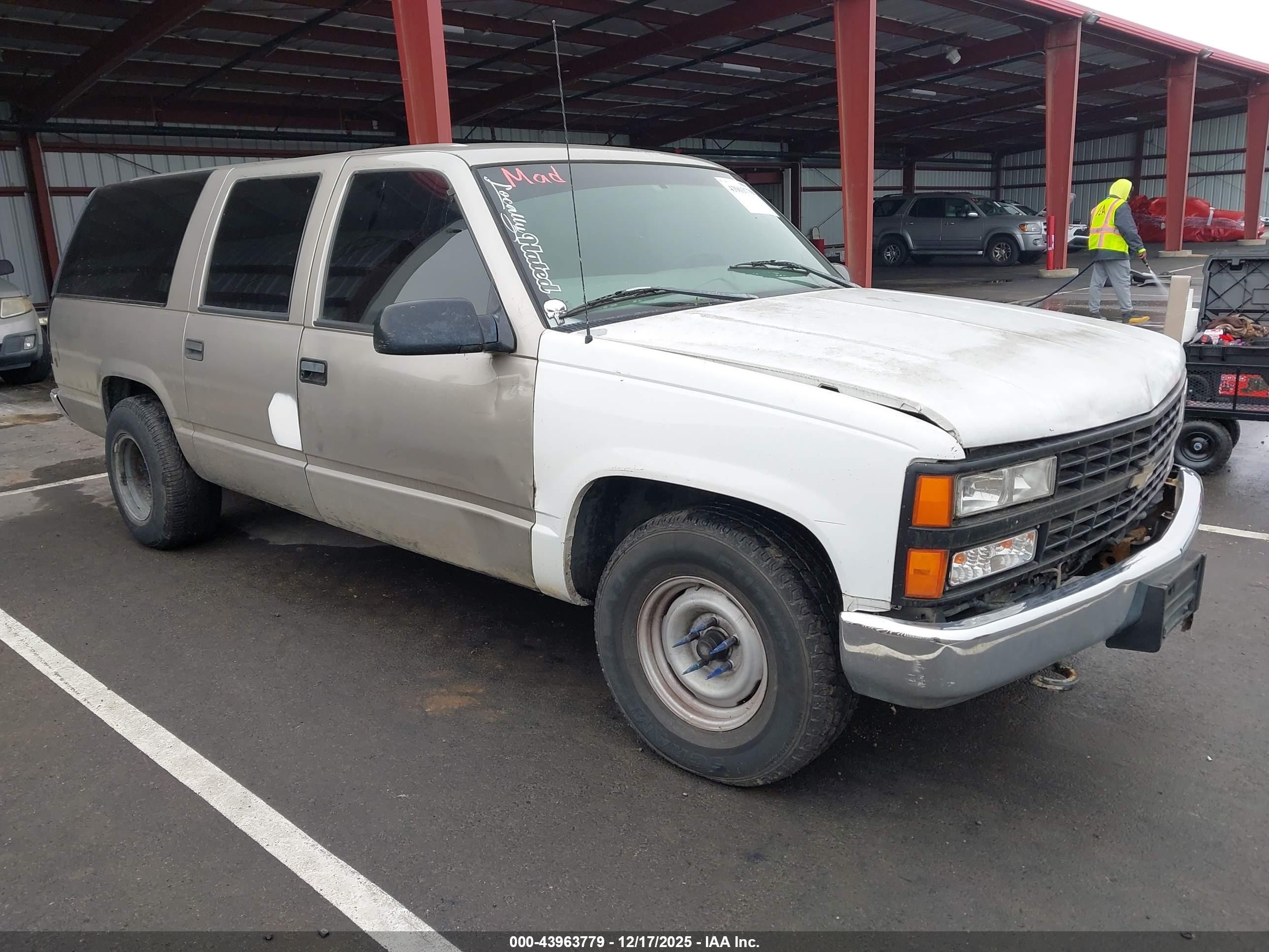 1998 GMC Suburban, VIN 3GKEC16R6WG512413 — Mechanical