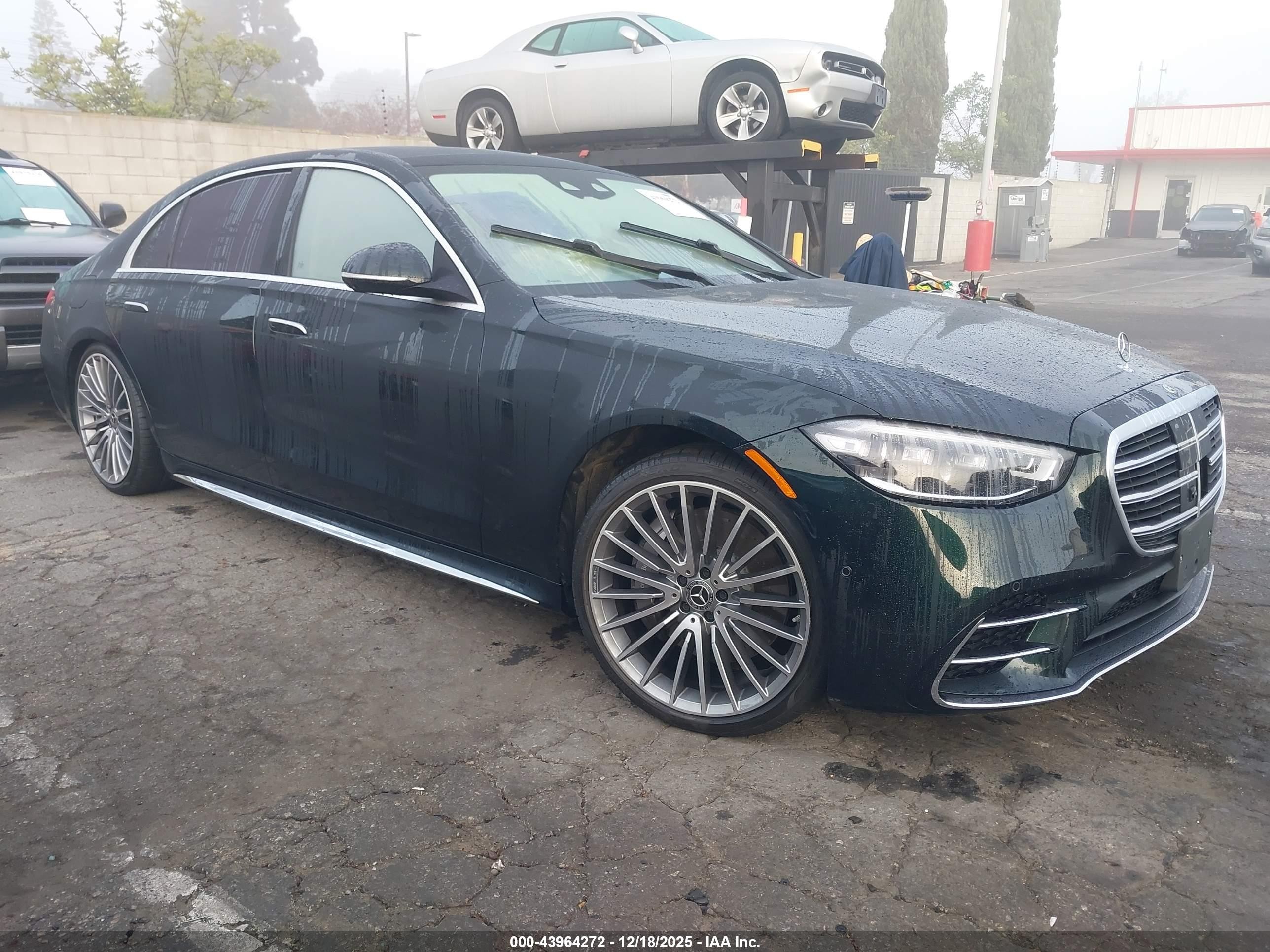 2022 Mercedes-Benz S 500, VIN W1K6G6DB0NA090410 — Front end