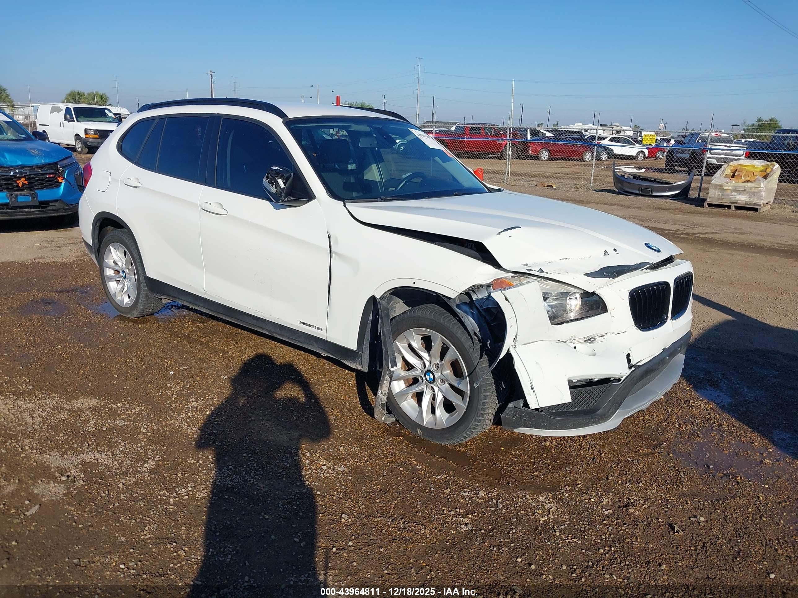 2015 BMW X1 xDrive28i, VIN WBAVL1C52FVY25749 — Front end