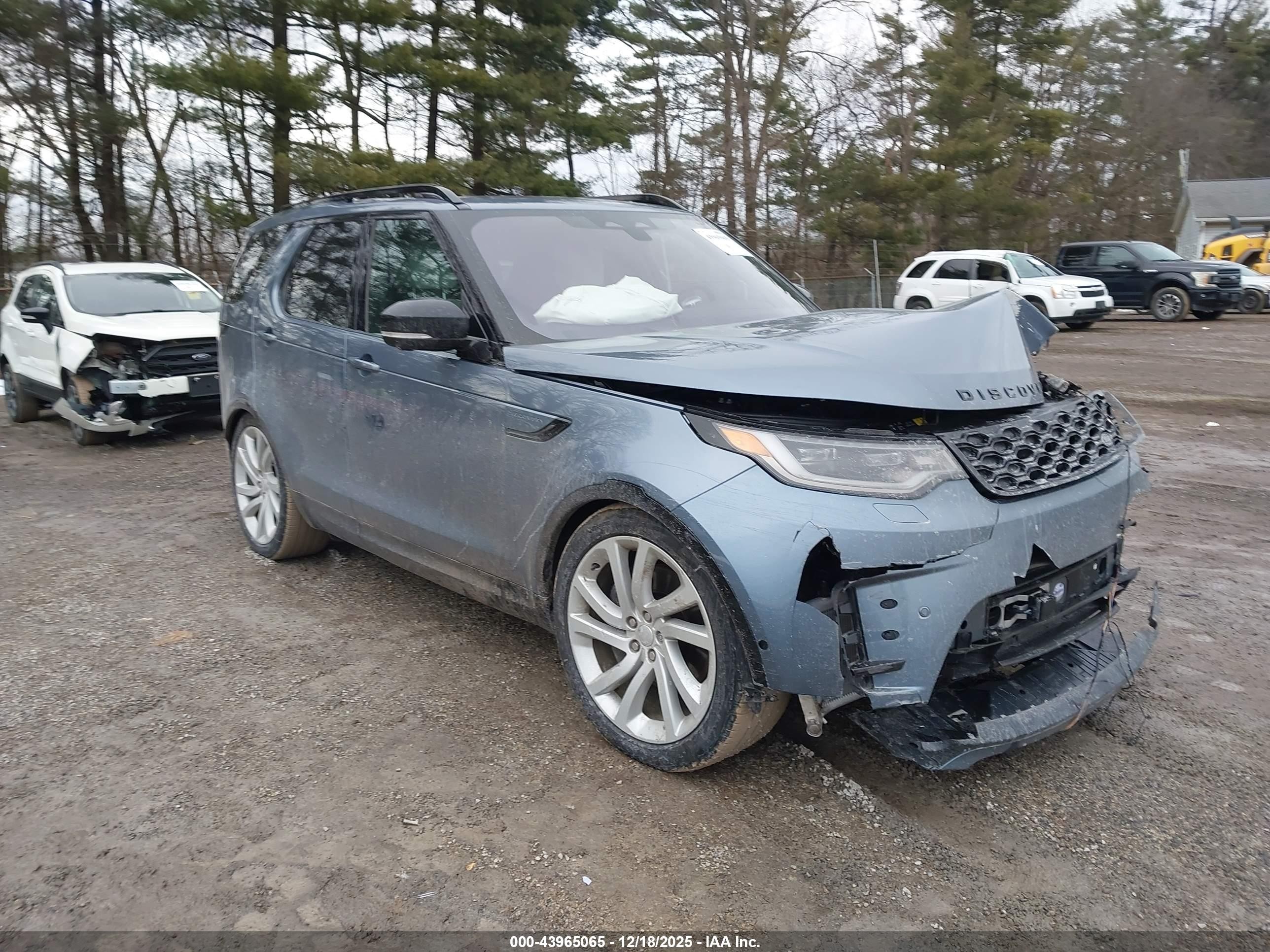 2023 Land Rover Discovery S R-Dynamic, VIN SALRT4EU2P2483113 — Front end