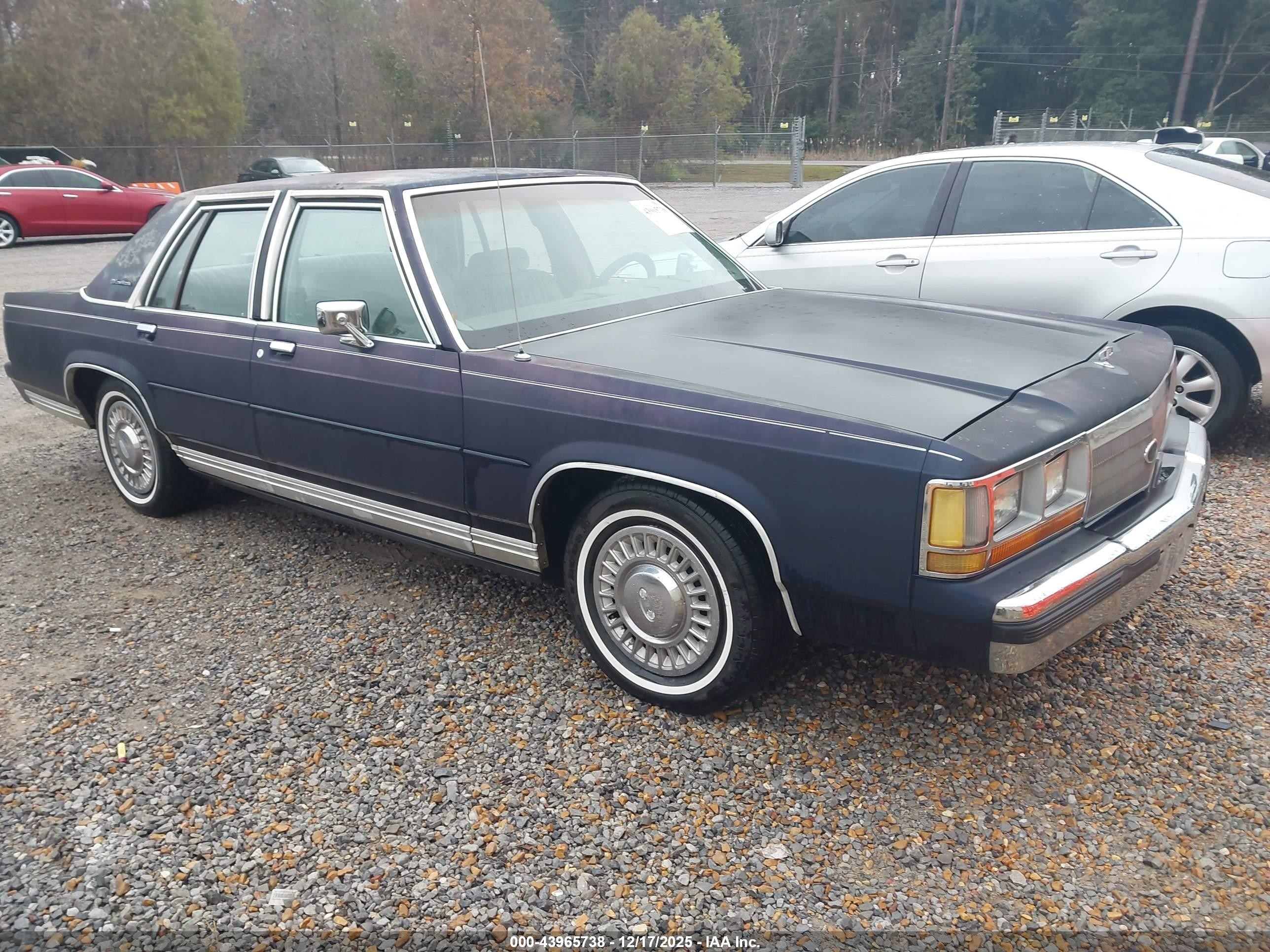 1990 Ford Crown Victoria, VIN 2FACP73F1LX154889 — Roof