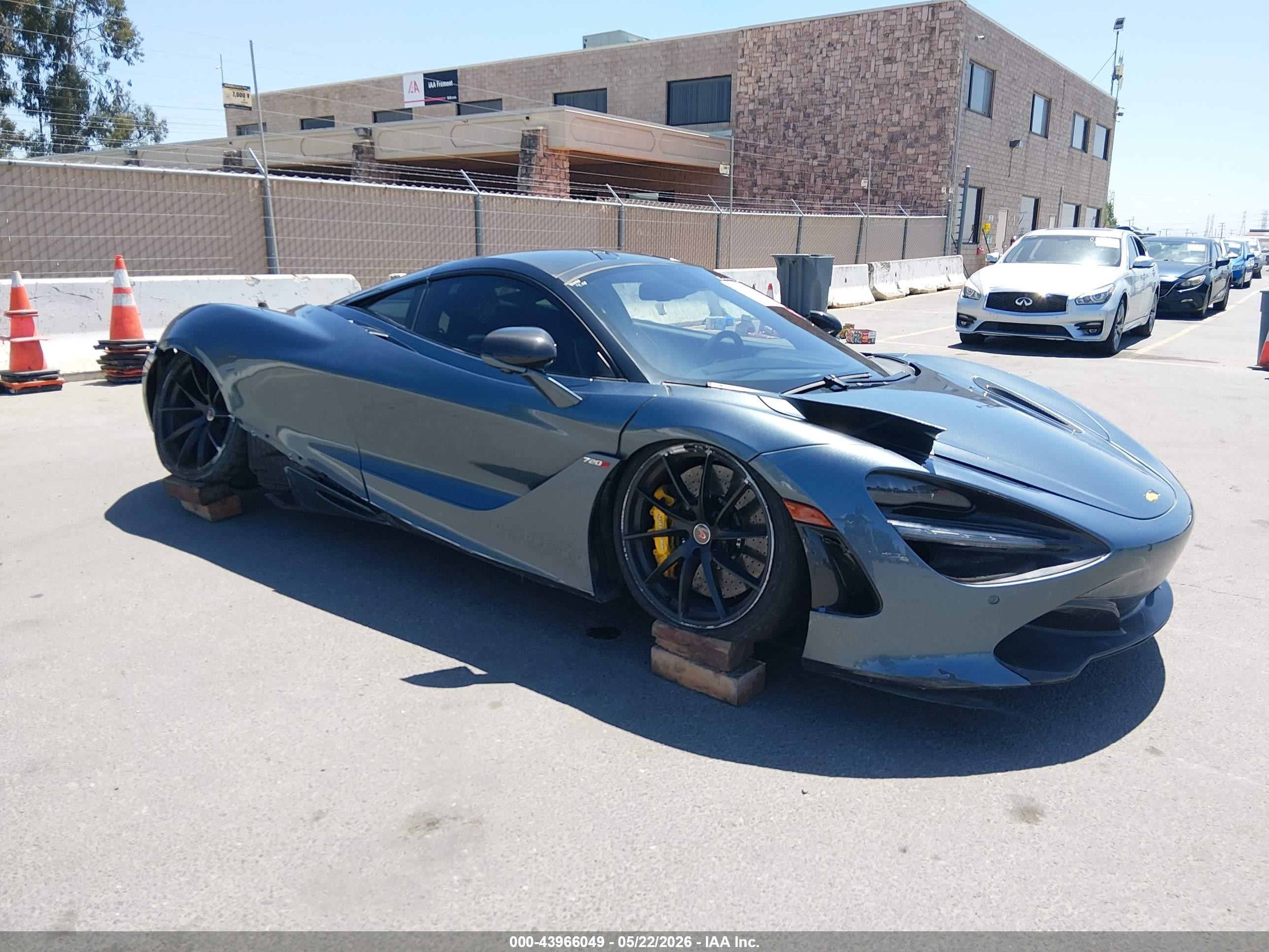 2018 McLaren 720S, VIN SBM14DCA7JW000412 — Side