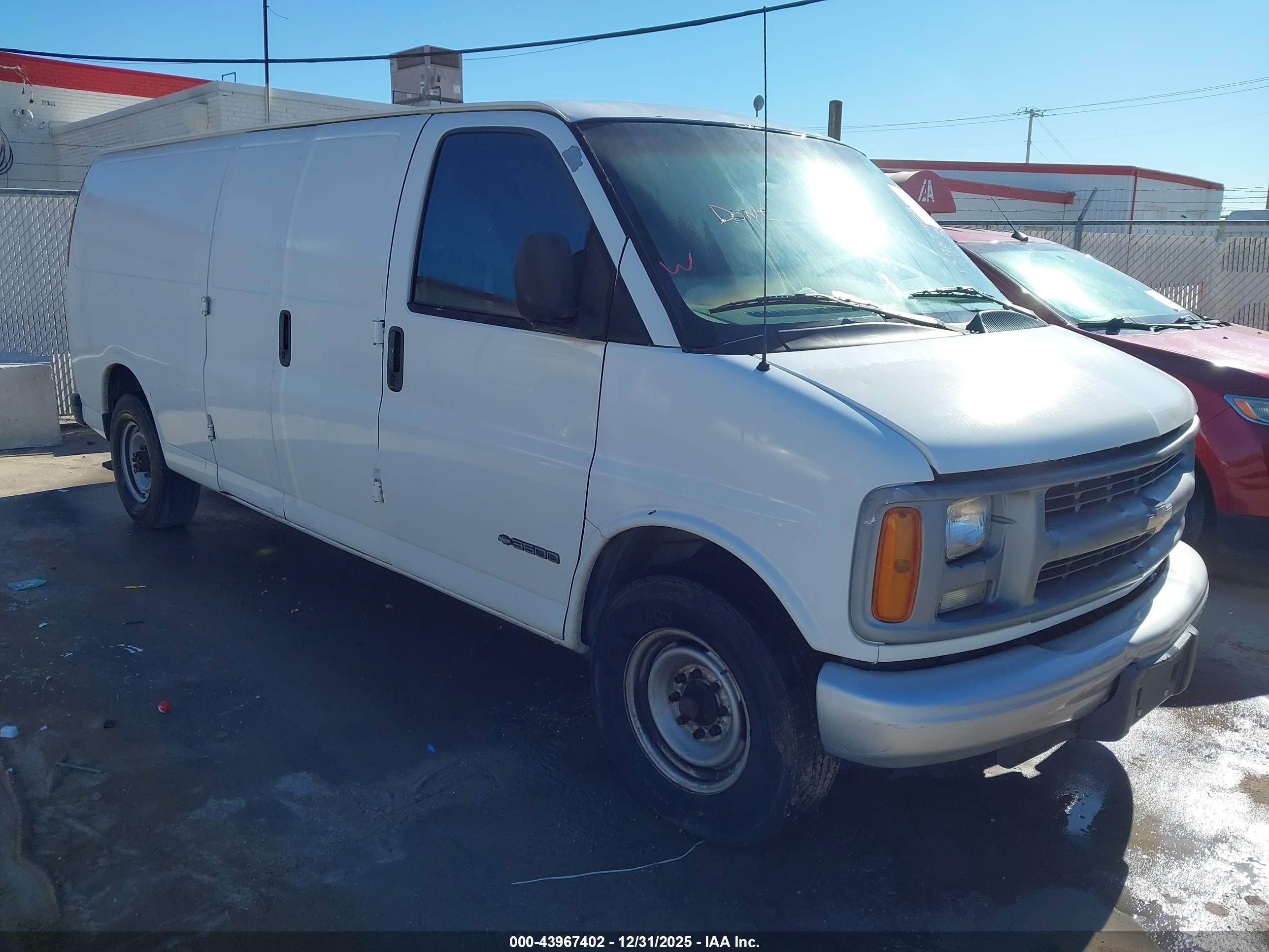 2000 Chevrolet Express, VIN 1GCHG39R2Y1218111 — Side