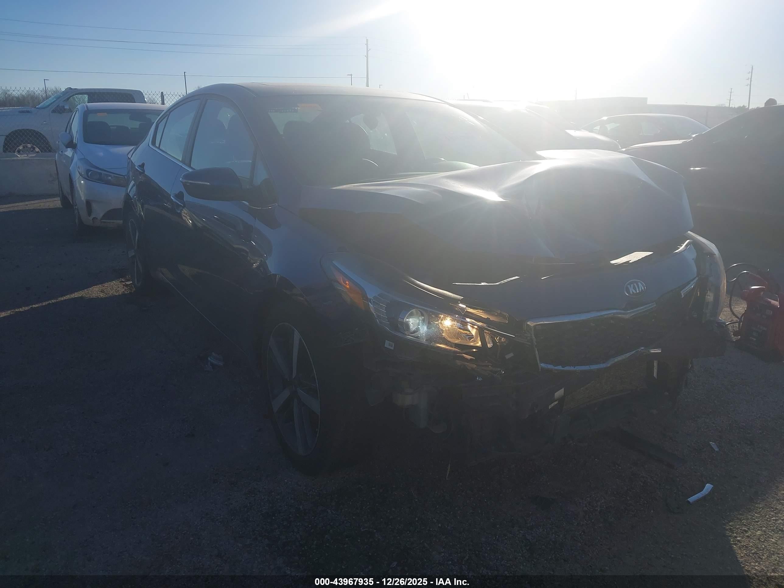 2017 Kia Forte EX, VIN 3KPFN4A8XHE104912 — Front end