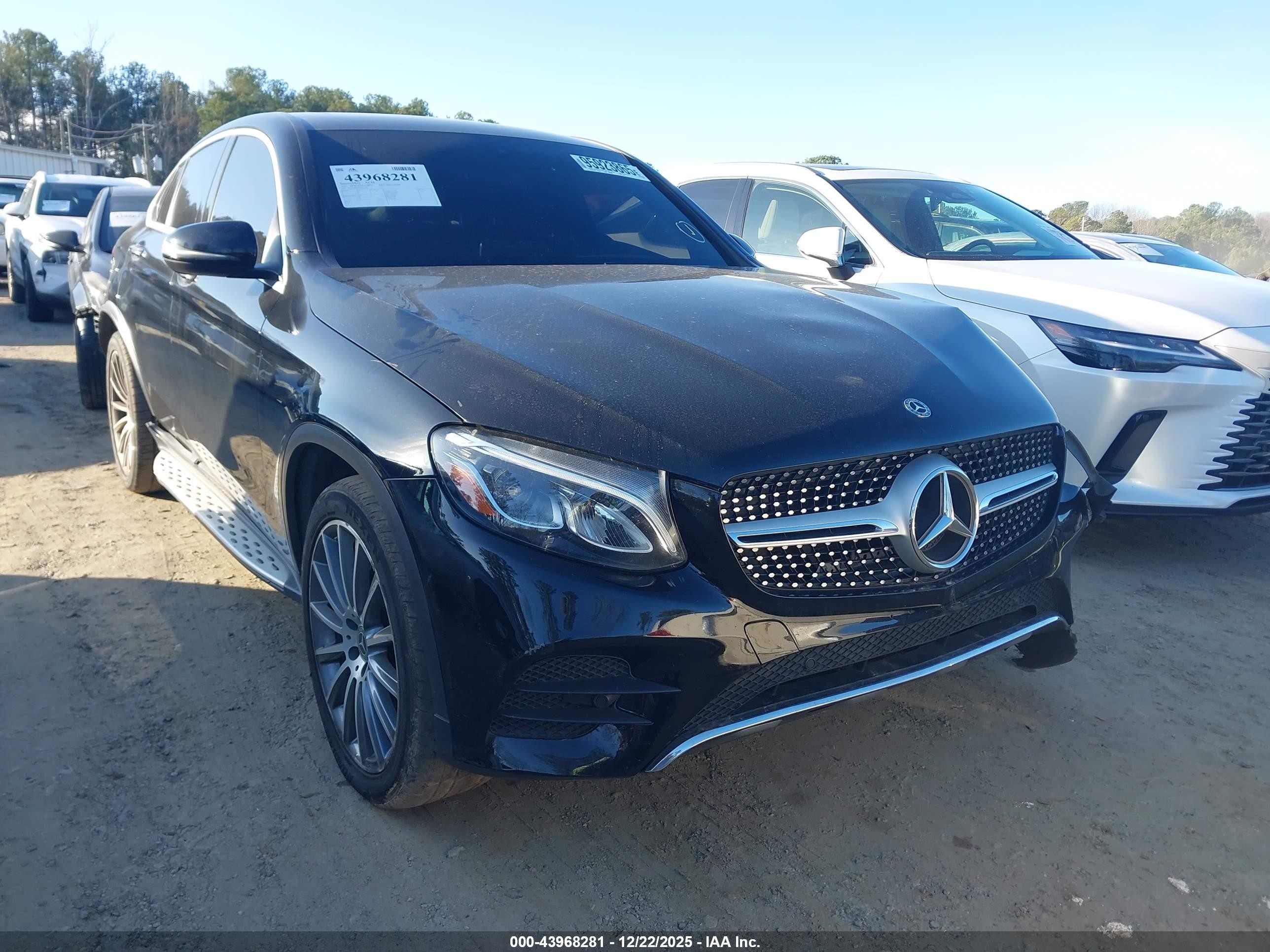 2018 Mercedes-Benz GLC 300, VIN WDC0J4KB7JF417501 — Front end