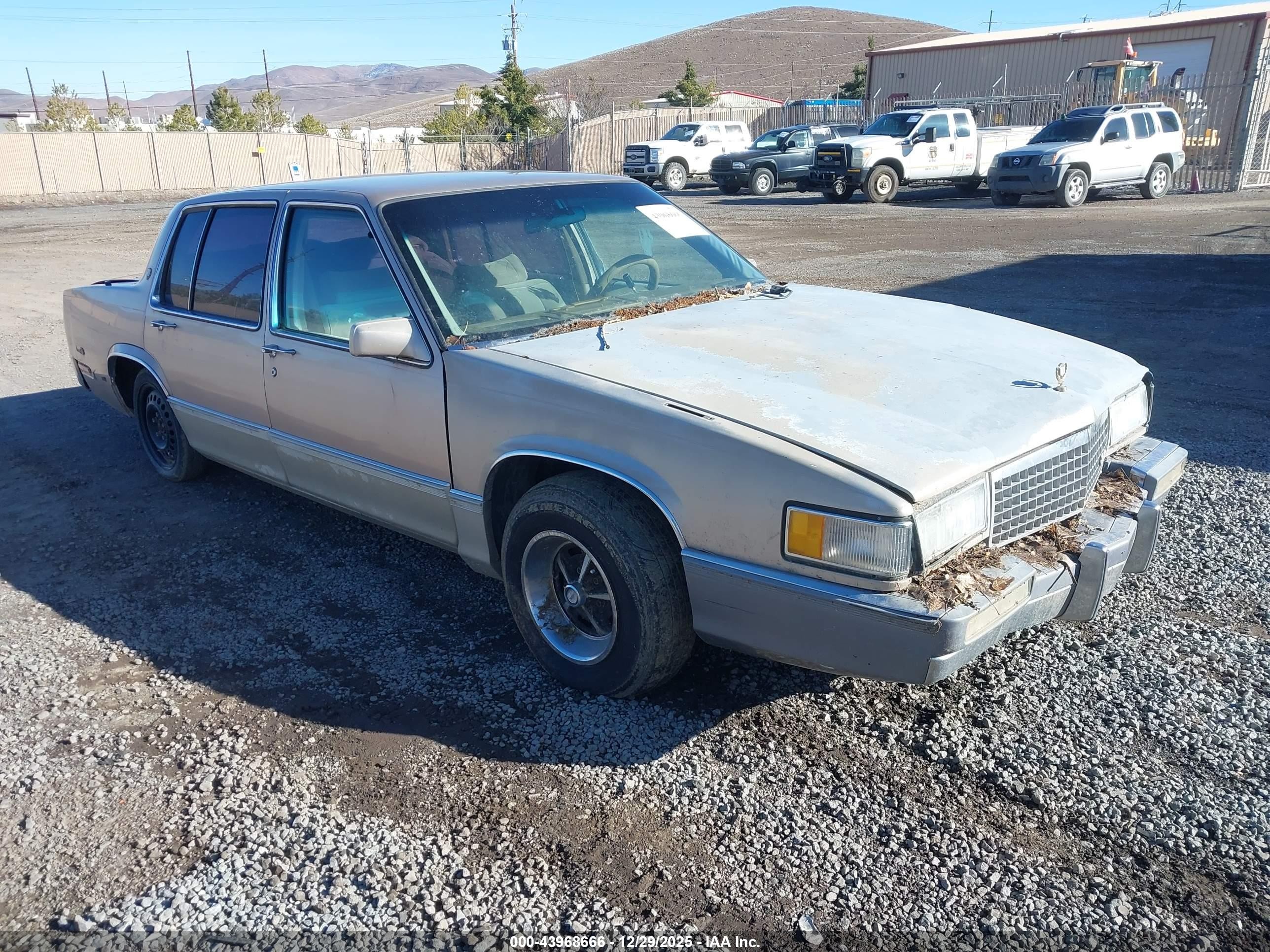 1990 Cadillac DeVille, VIN 1G6CD5332L4324426 — Normal wear