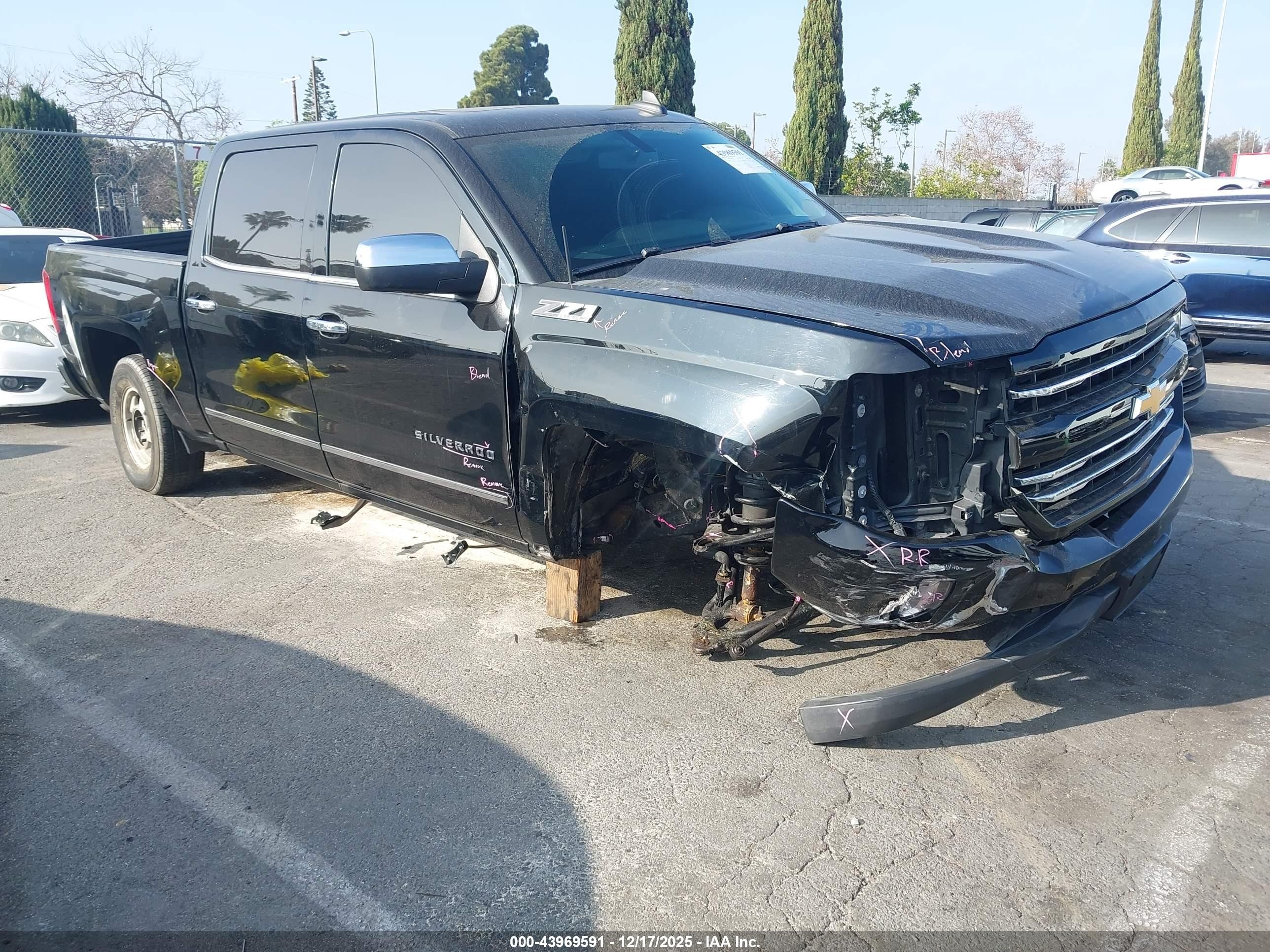 2018 Chevrolet Silverado 1500 LTZ, VIN 3GCUKSECXJG537367 — Side