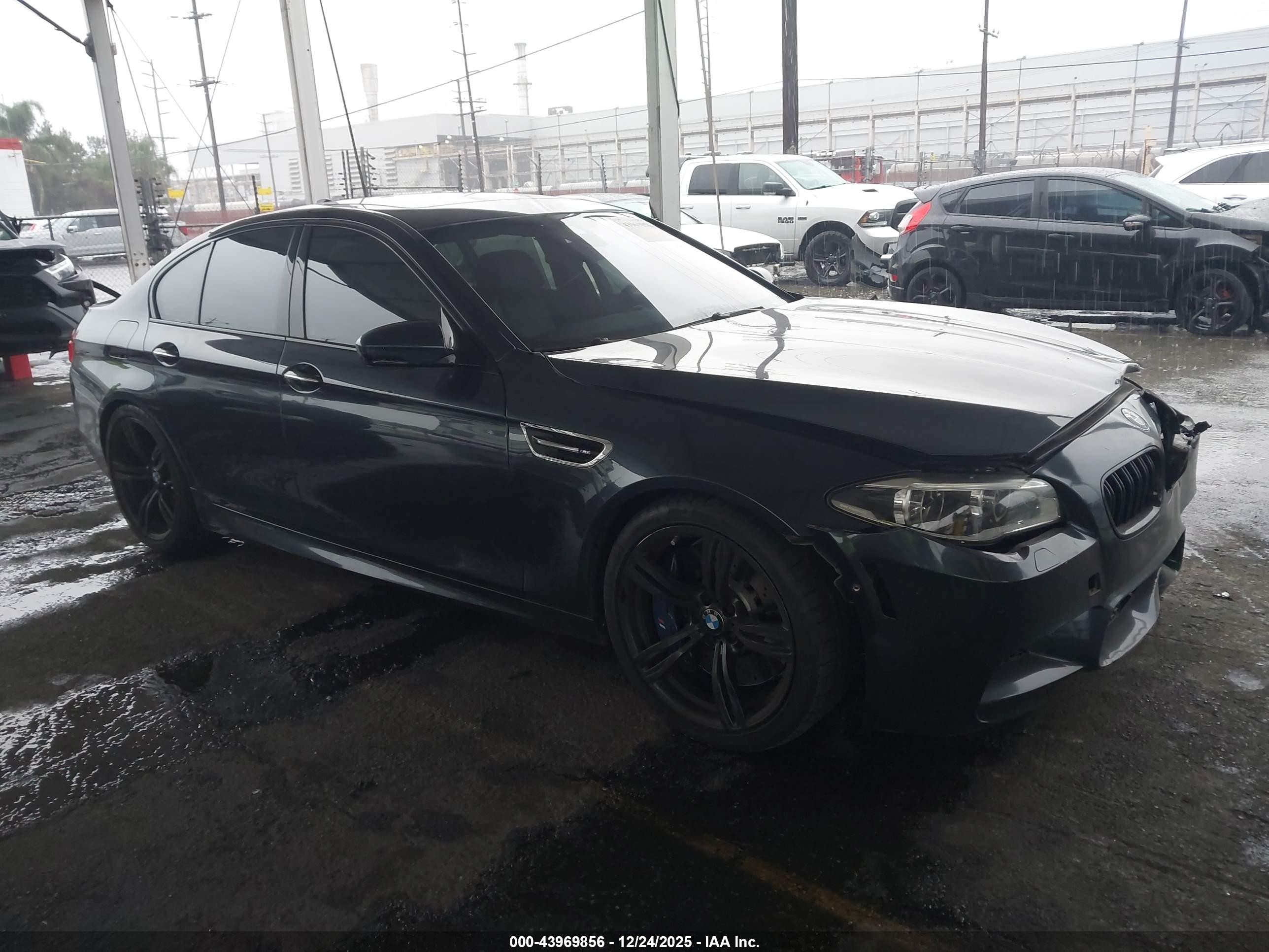 2015 BMW M5, VIN WBSFV9C50FD594610 — Перед
