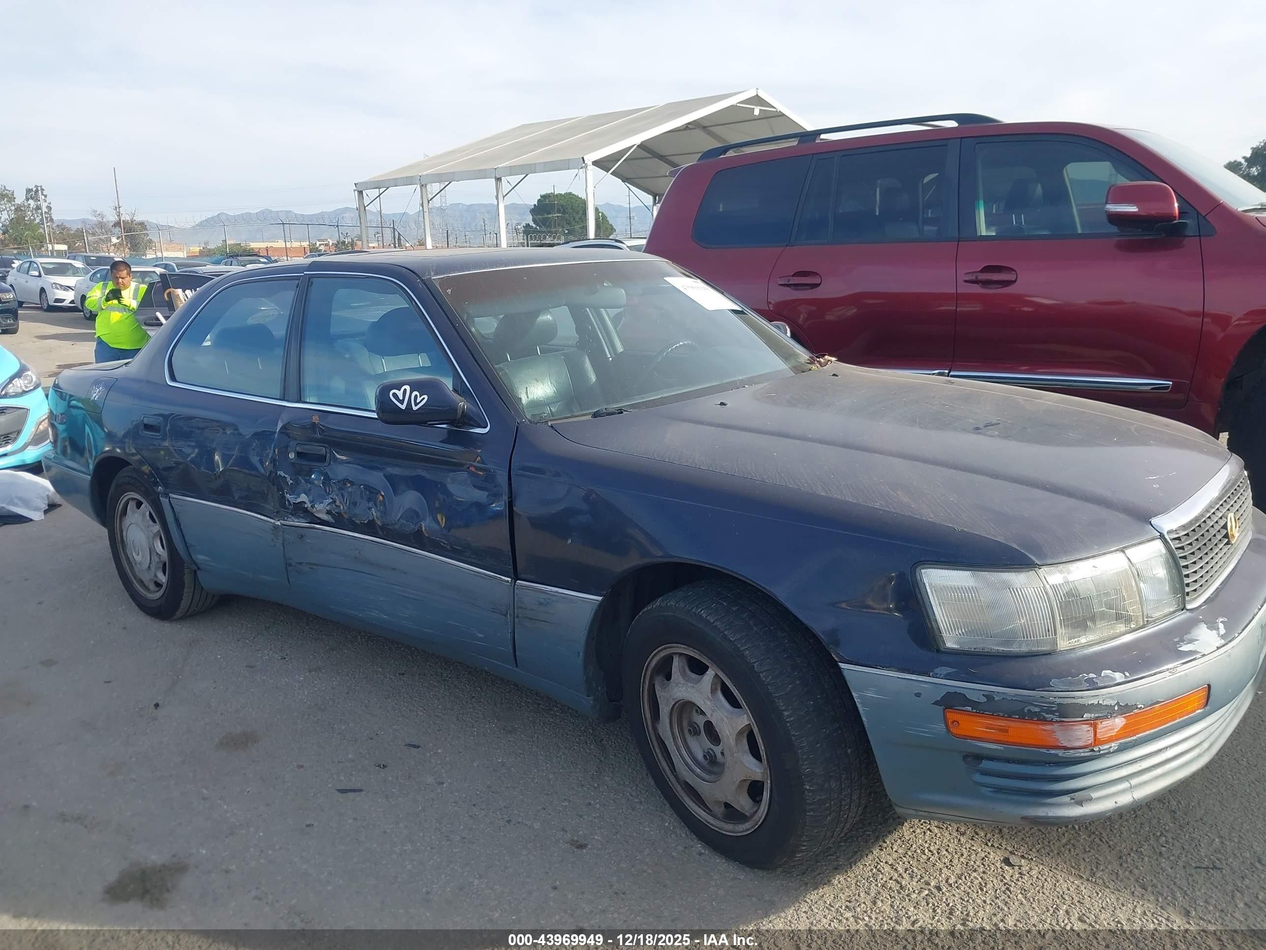 1994 Lexus LS 400, VIN JT8UF11E5R0203638 — Side