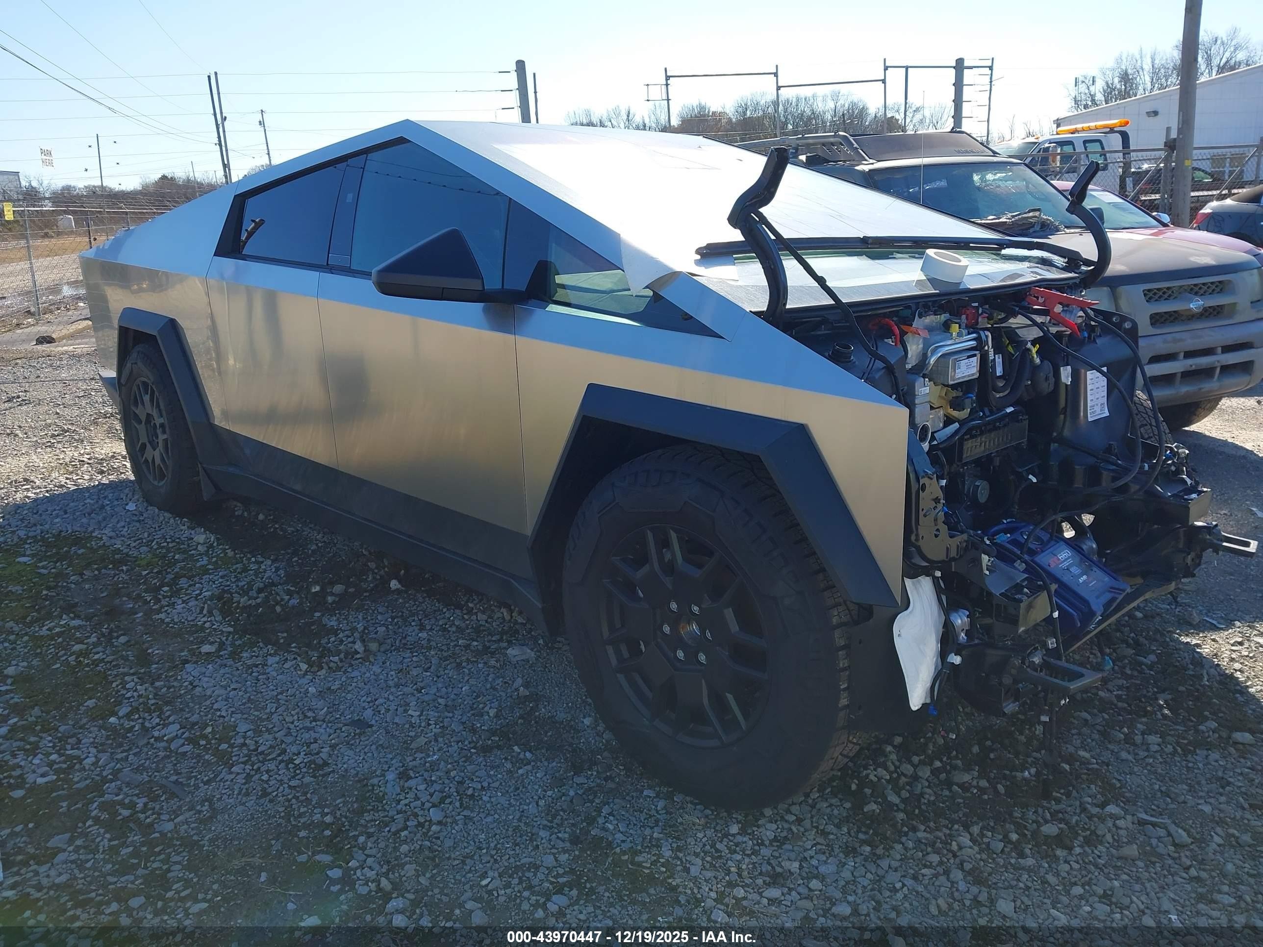 2025 Tesla Cybertruck Cyberbeast, VIN 7G2CEHEEXSA060030 — Front end