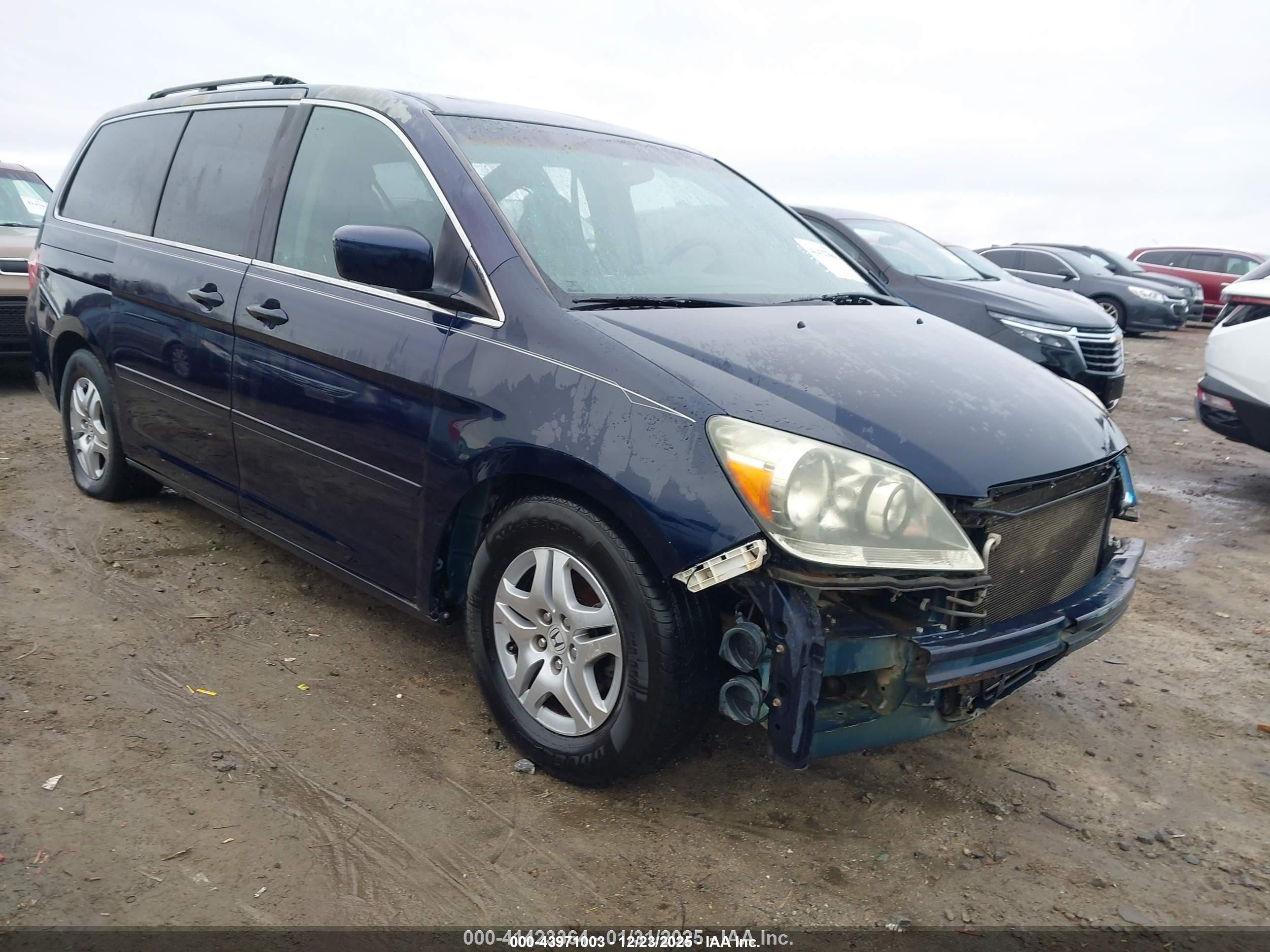 2007 Honda Odyssey EX-L, VIN 5FNRL38637B130102 — Side