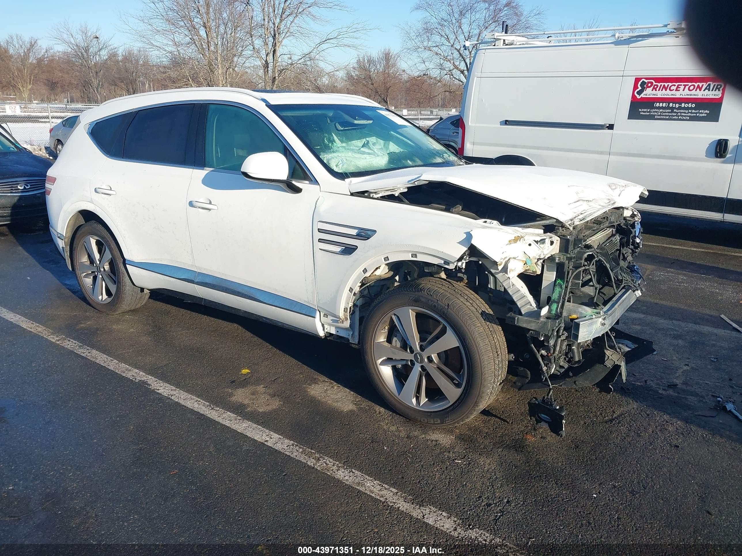 2021 Genesis GV80, VIN KMUHCESC3MU041846 — Front end