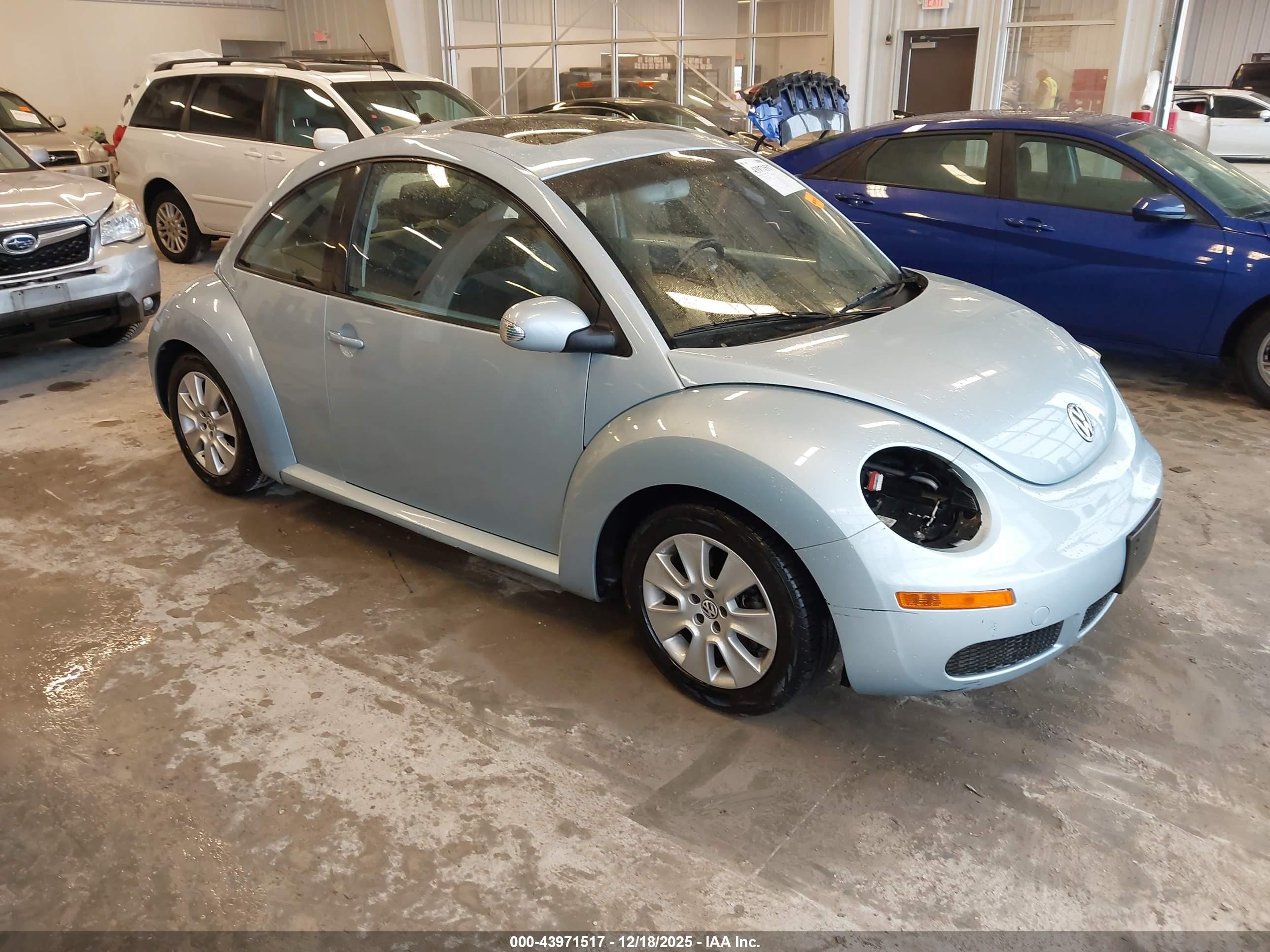 2010 Volkswagen Beetle, VIN 3VWRW3AG2AM006820 — Front end