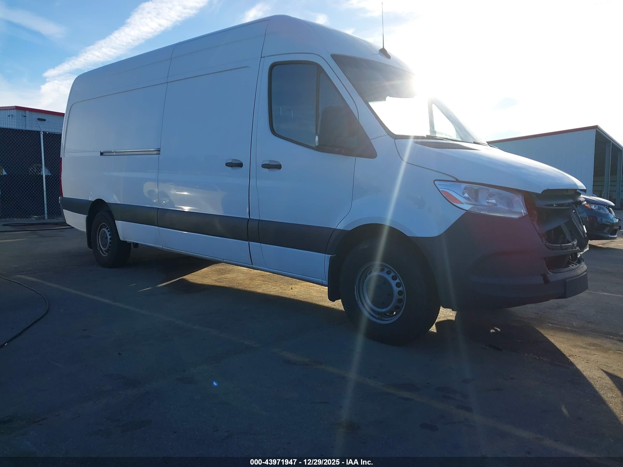 2021 Freightliner Sprinter, VIN W2Y4DCHY0MT053060 — Front end
