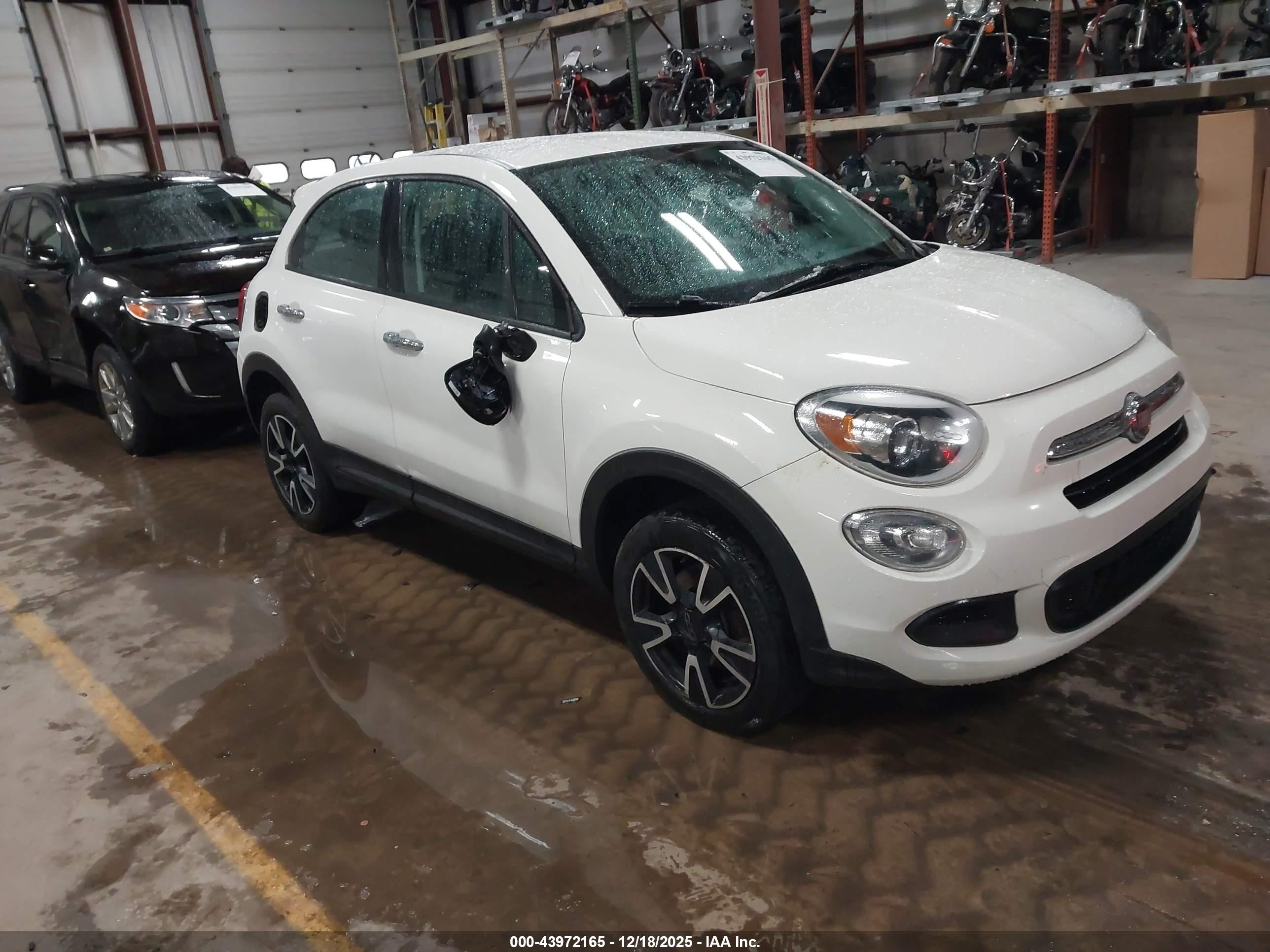 2018 FIAT 500X Blue Sky Edition, VIN ZFBCFYAB1JP645701 — Крыша