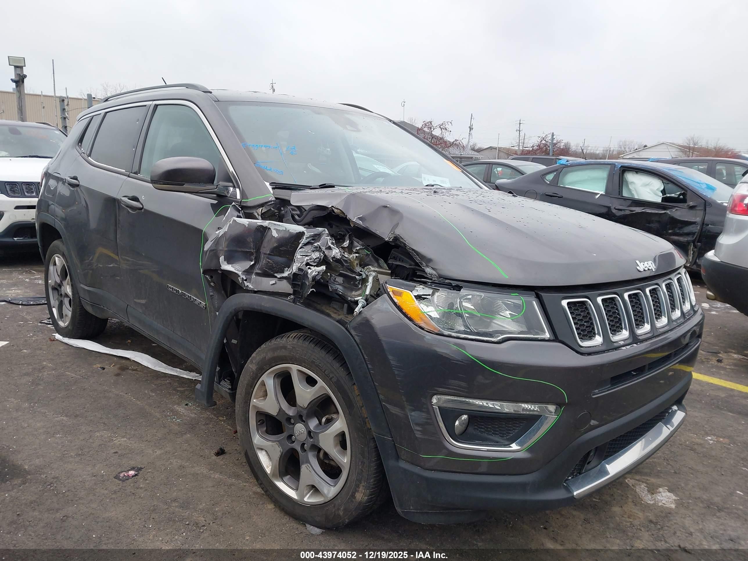 2021 Jeep Compass Limited, VIN 3C4NJDCB2MT528462 — Front end